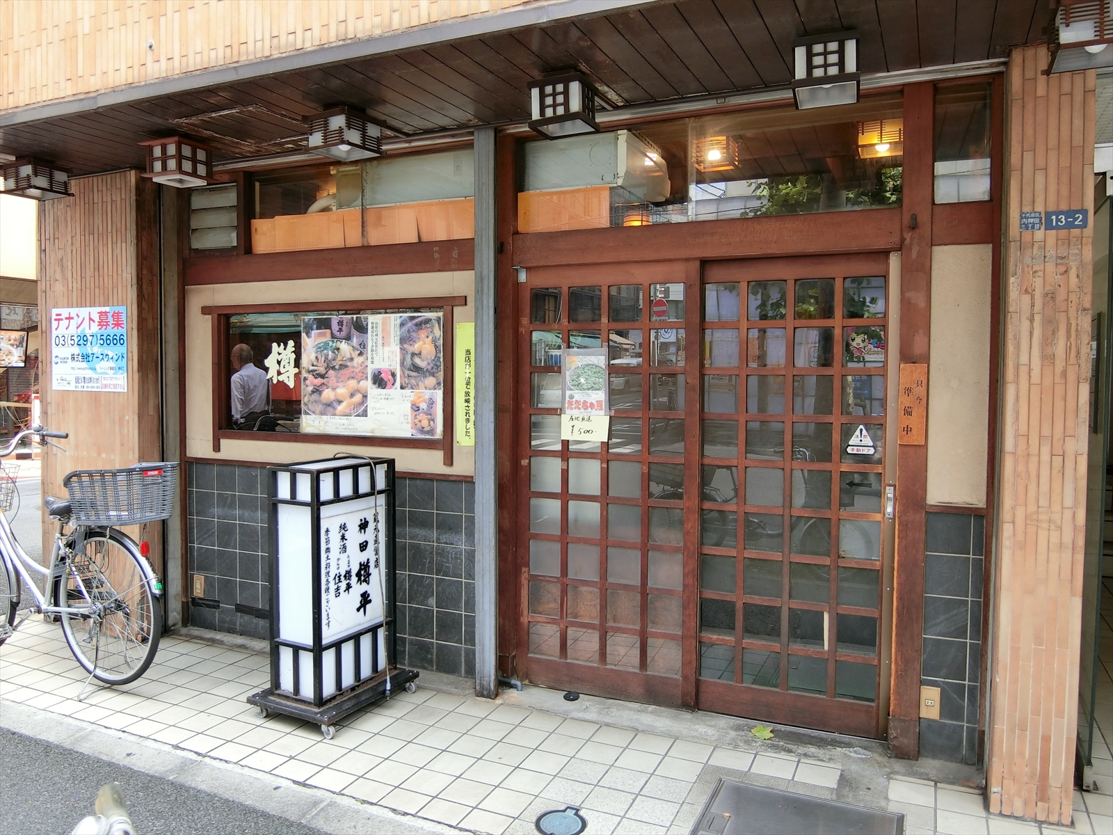 1階飲食店の様子