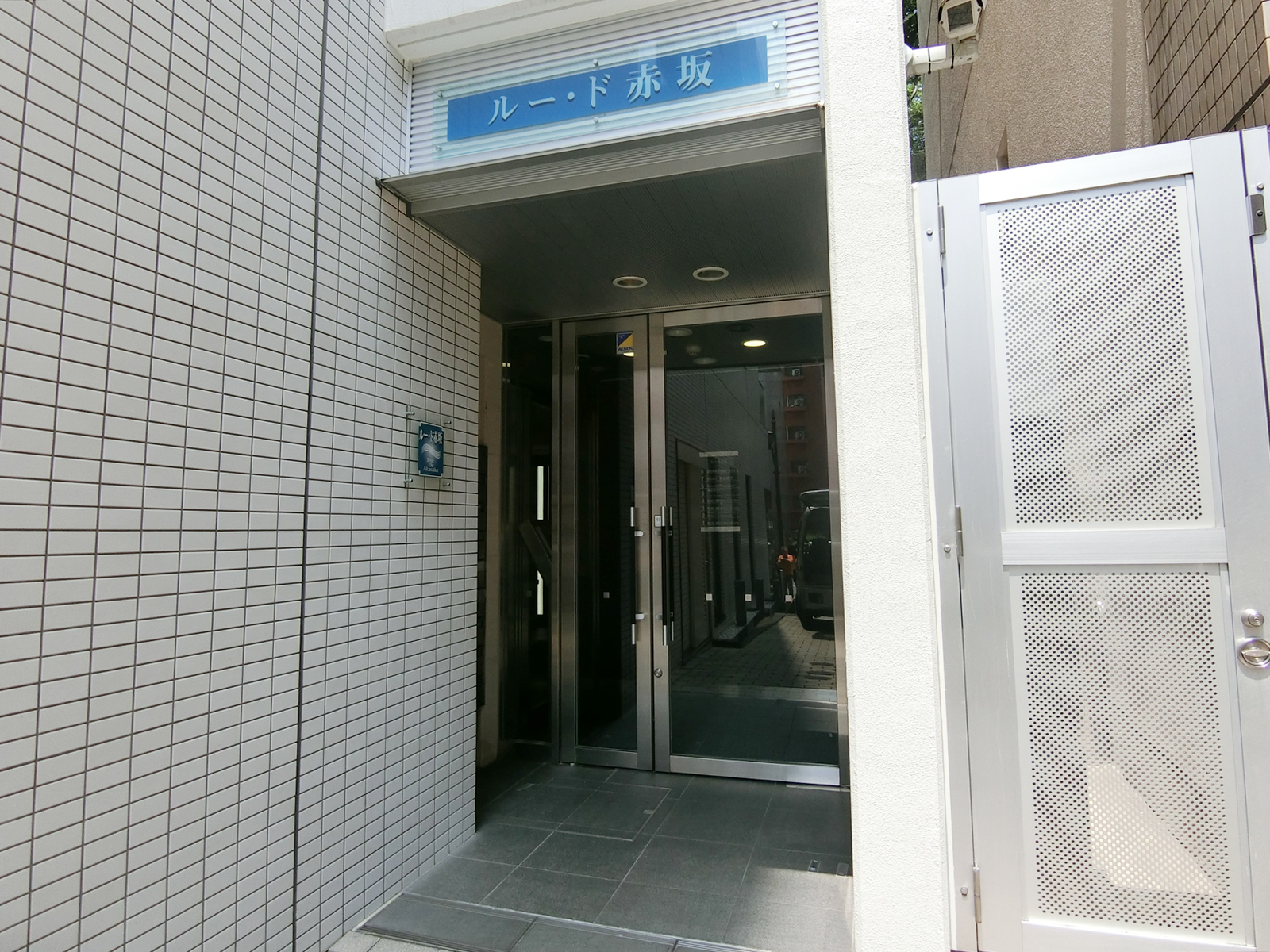 オフィスビル出入口