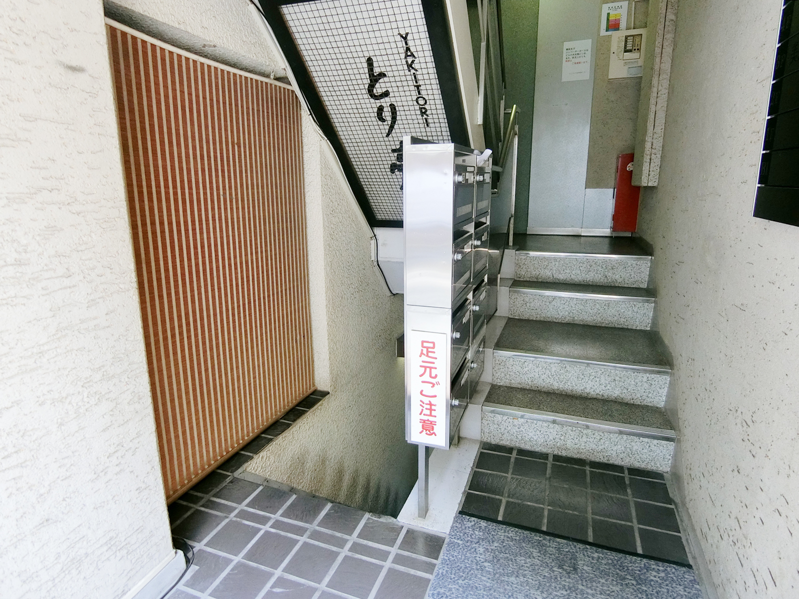オフィスビル出入口