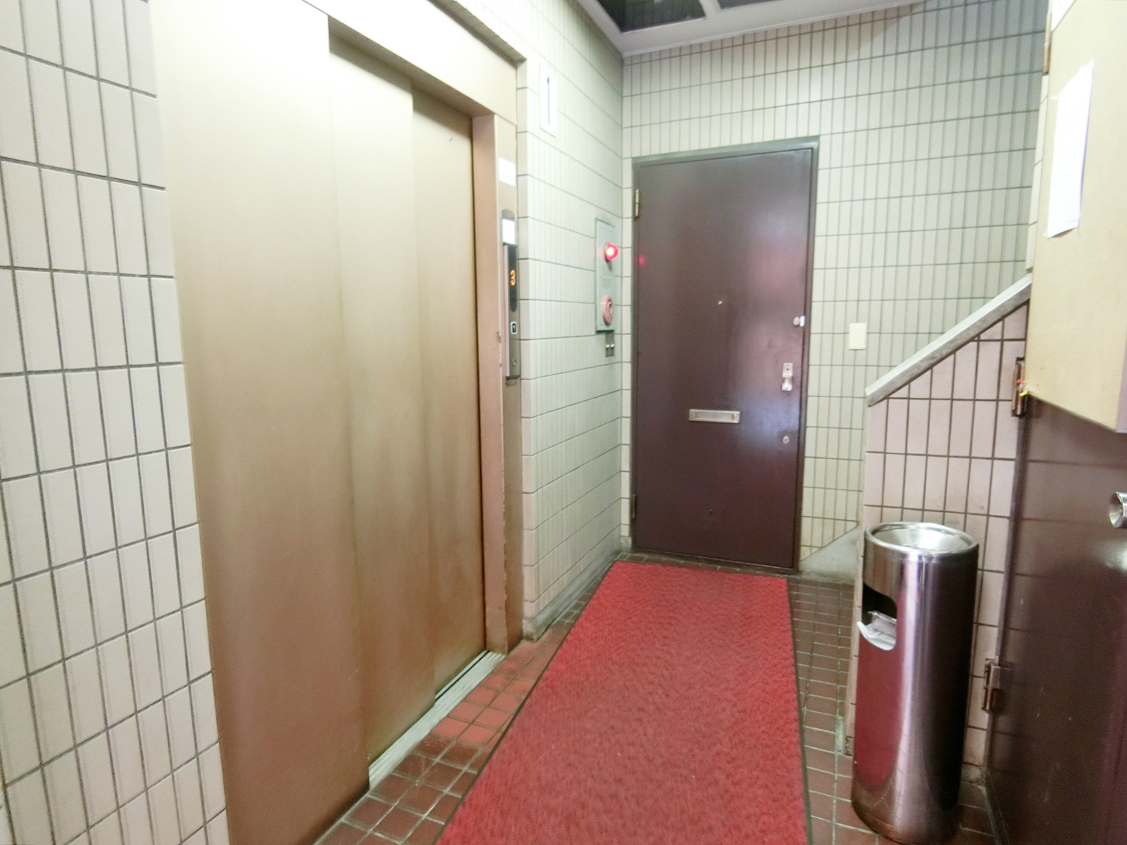 エントランス内部