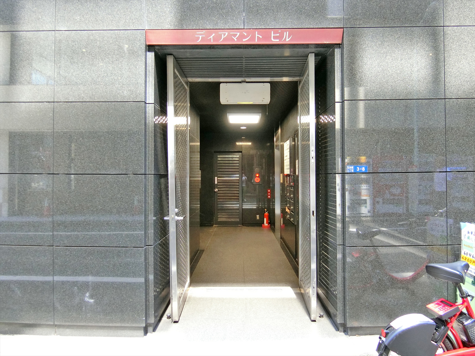 オフィスビル出入口