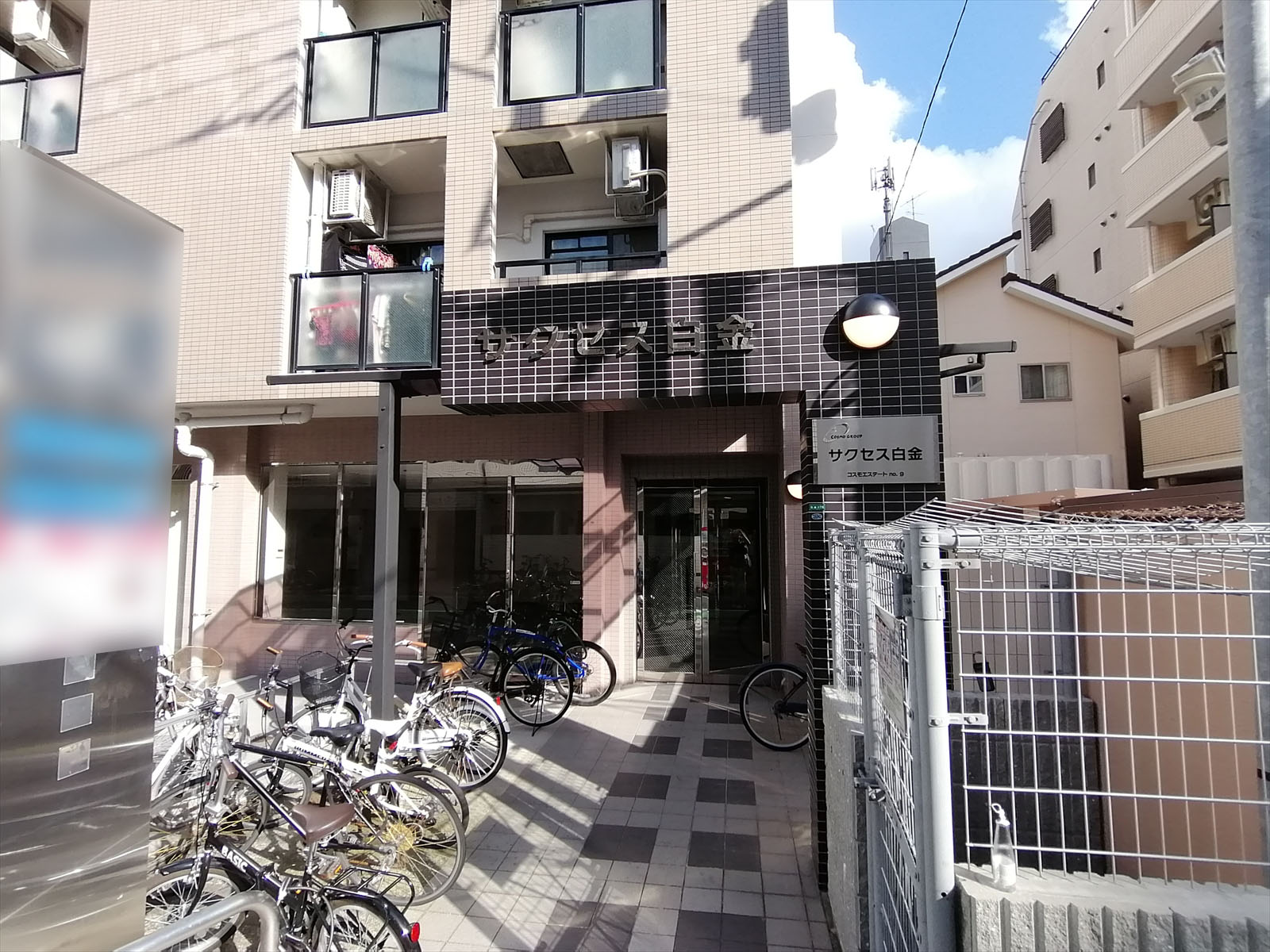 オフィスビル出入口