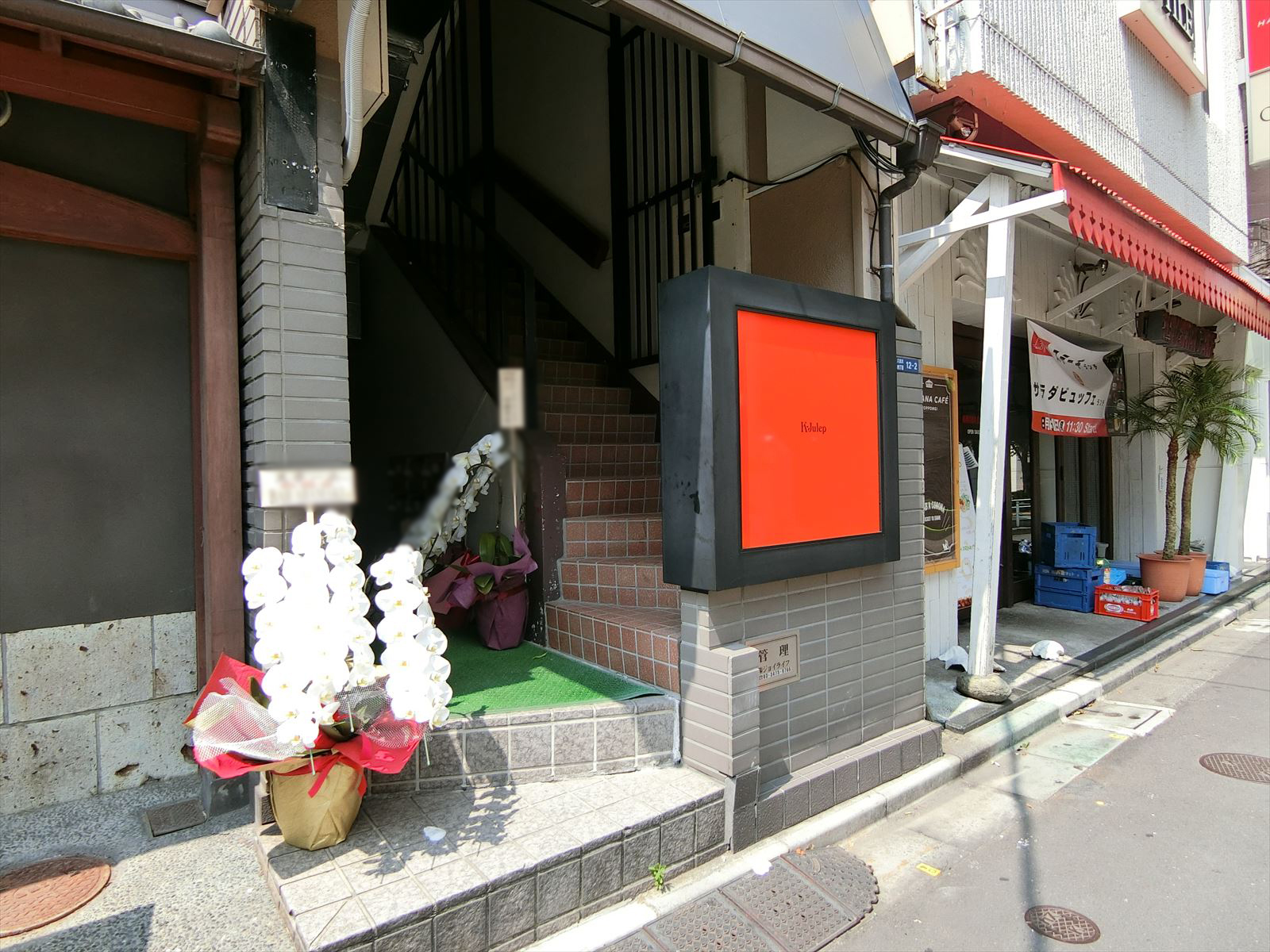 オフィスビル出入口