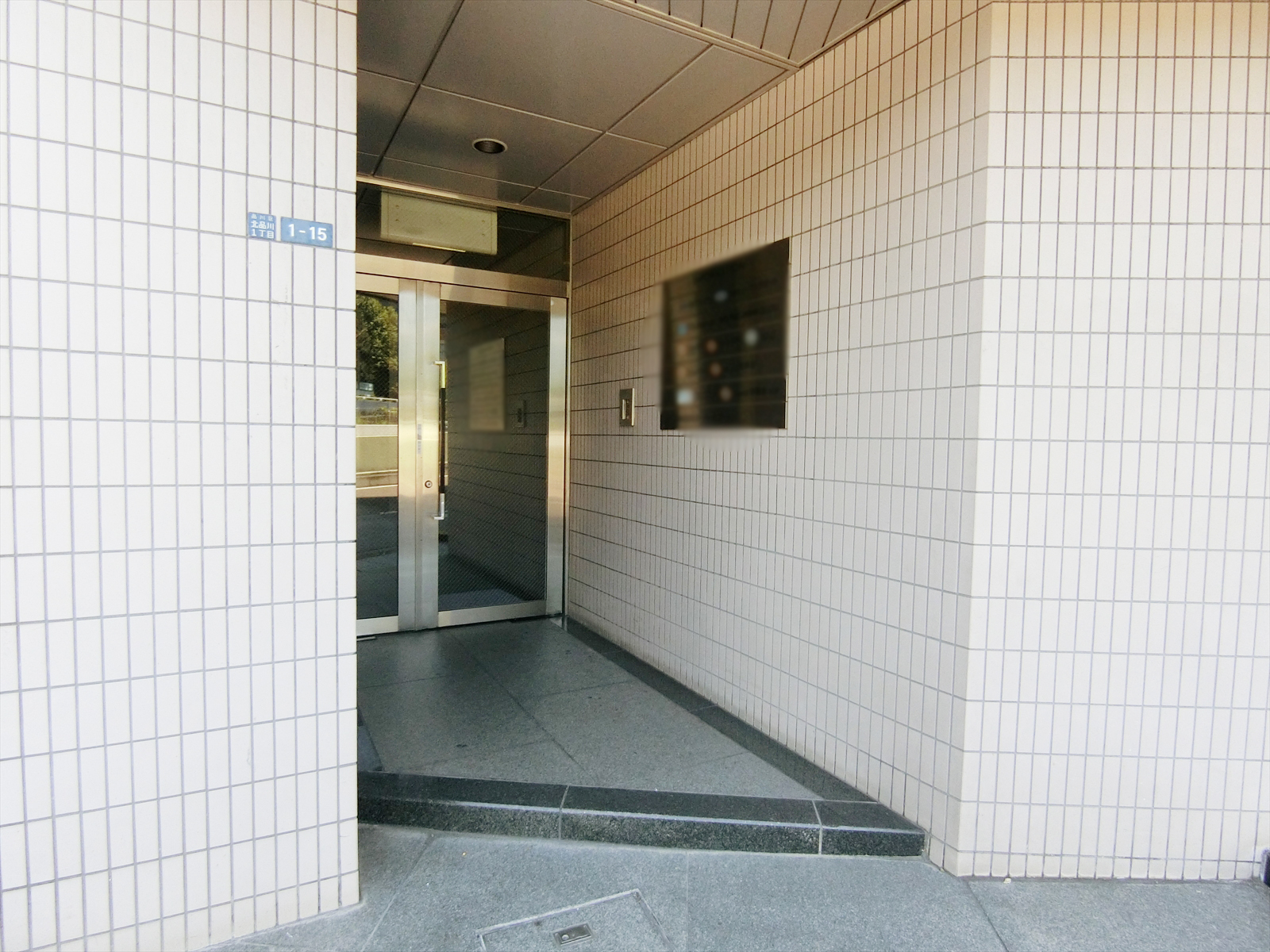 オフィスビル出入口