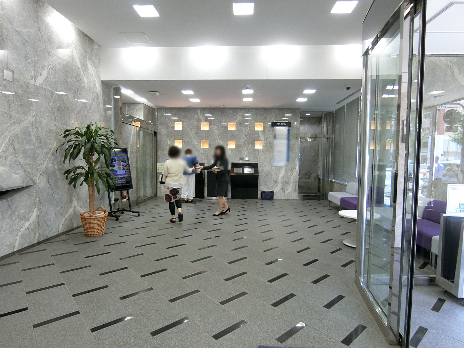 エントランスホール
