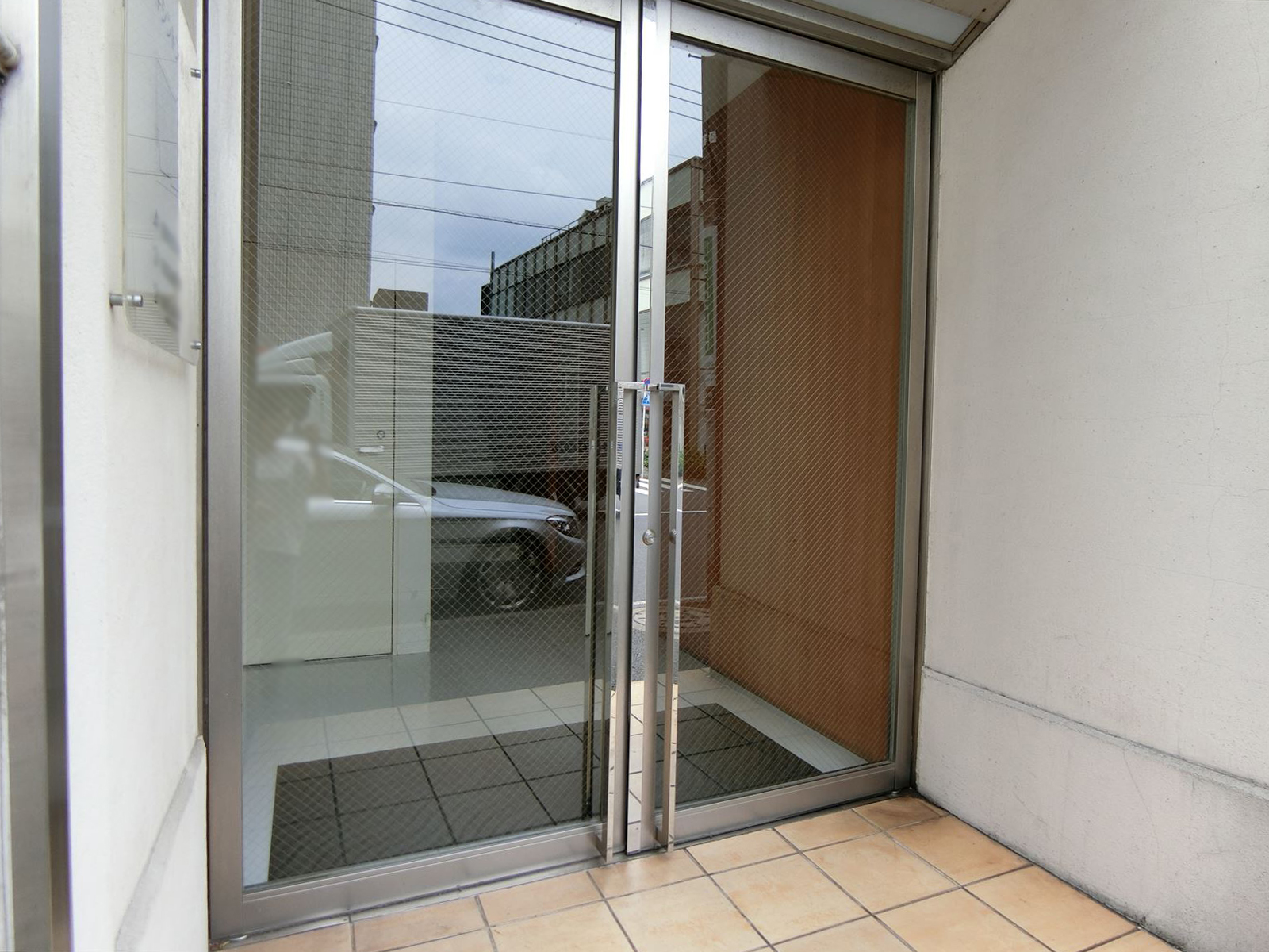オフィスビル2階専用出入口