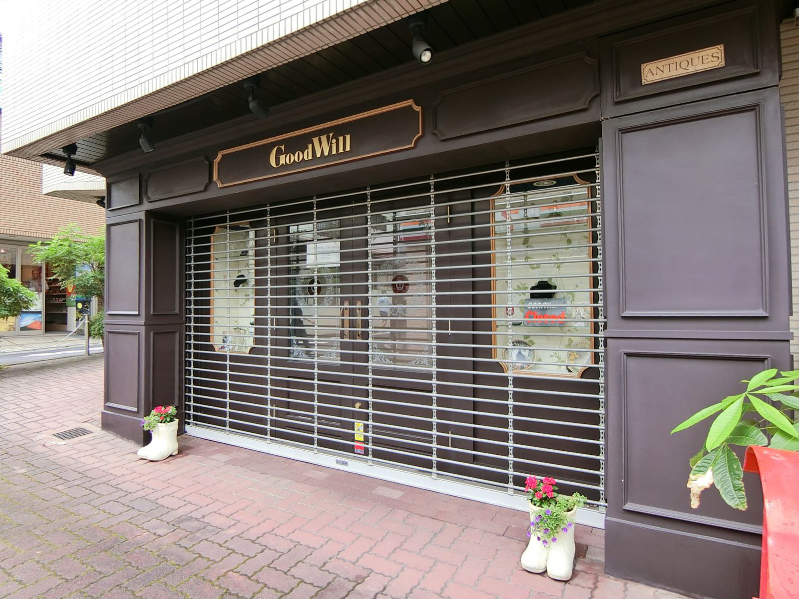 1階のアンティークジュエリー店