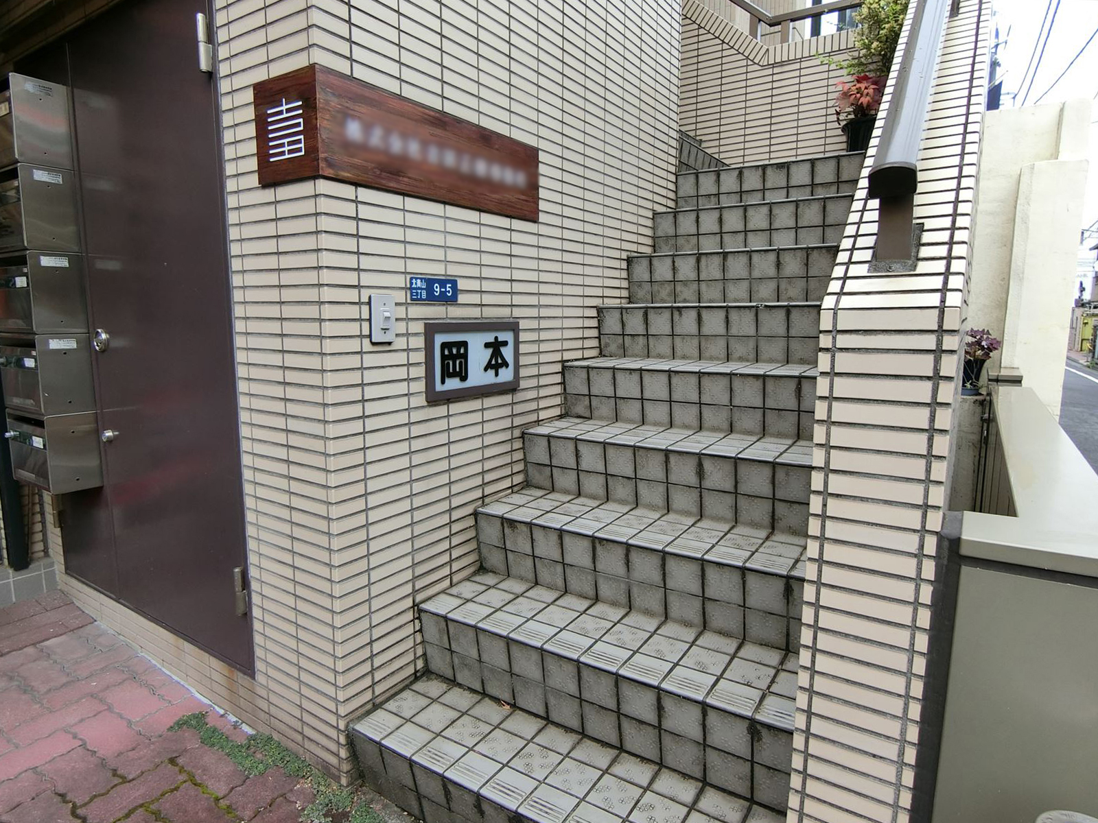 オフィスビル出入口