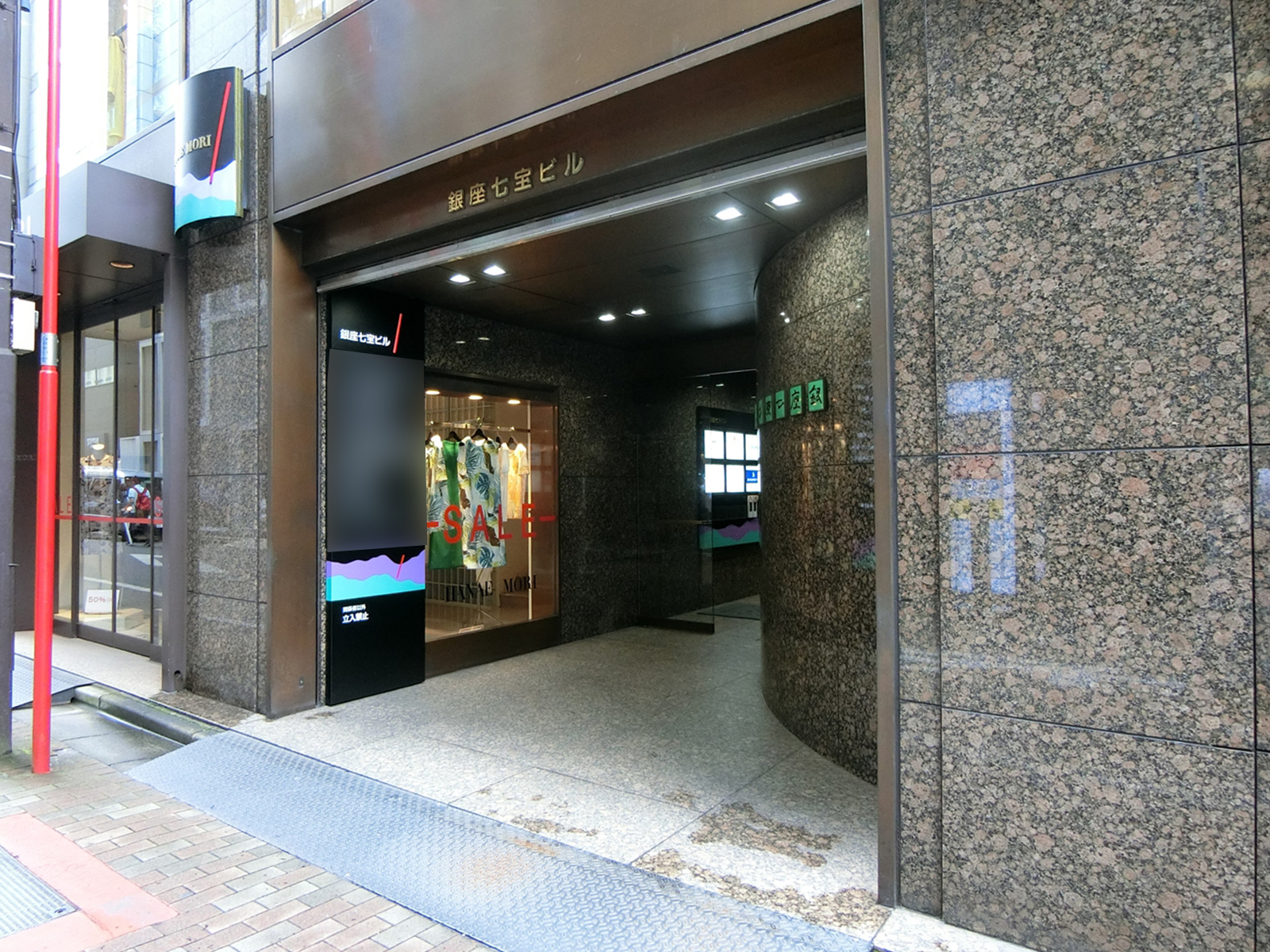 オフィスビル出入口