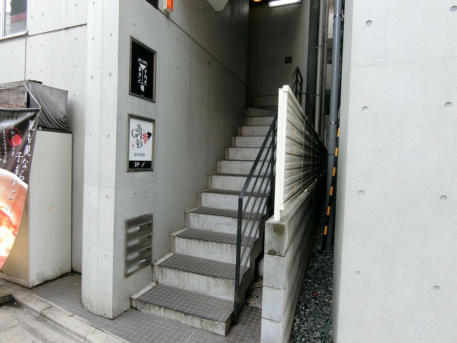 オフィスビル出入り口