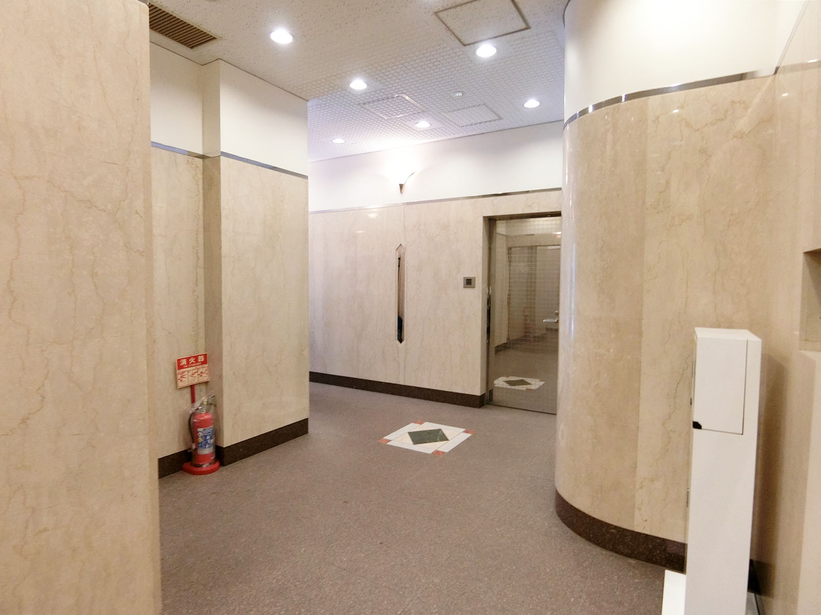 エントランスホール