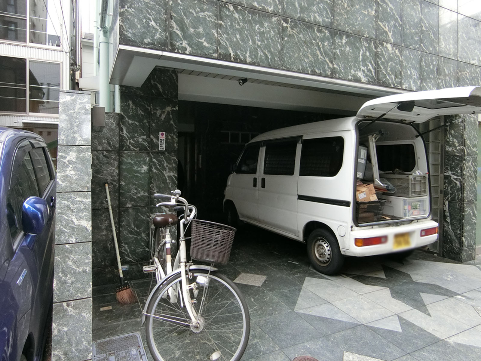 物件出入口