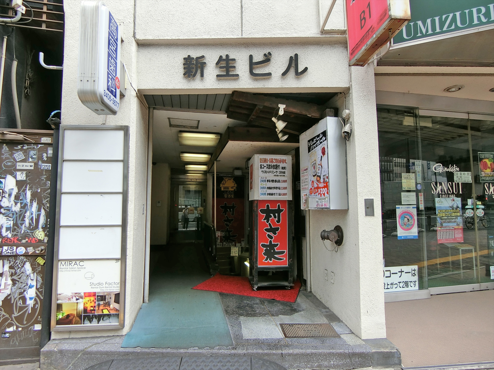 オフィスビル出入口