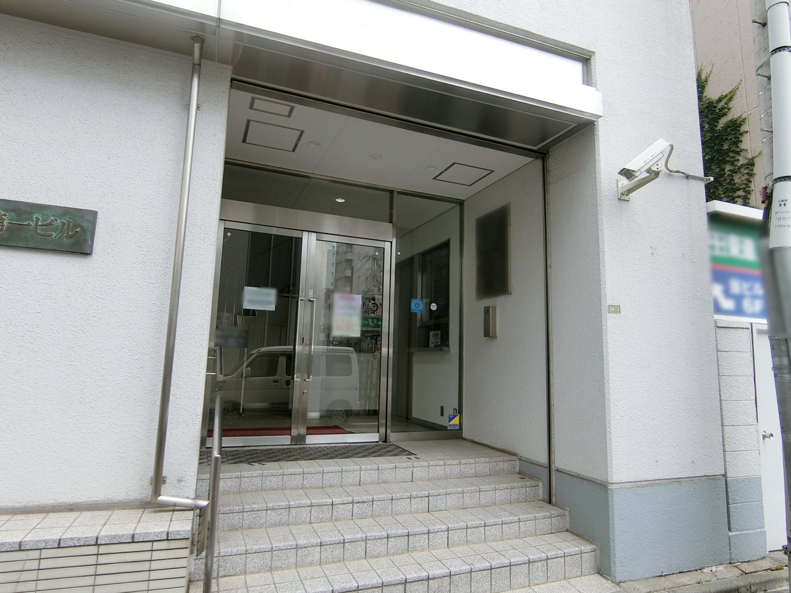 オフィスビル出入口