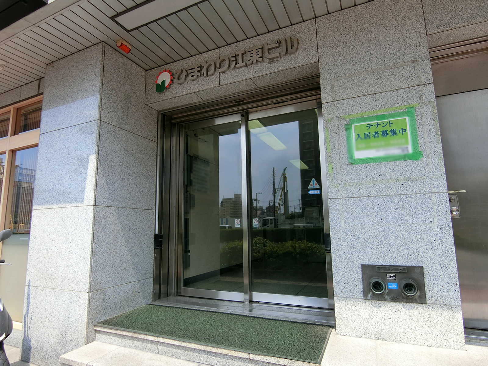 オフィスビル出入口
