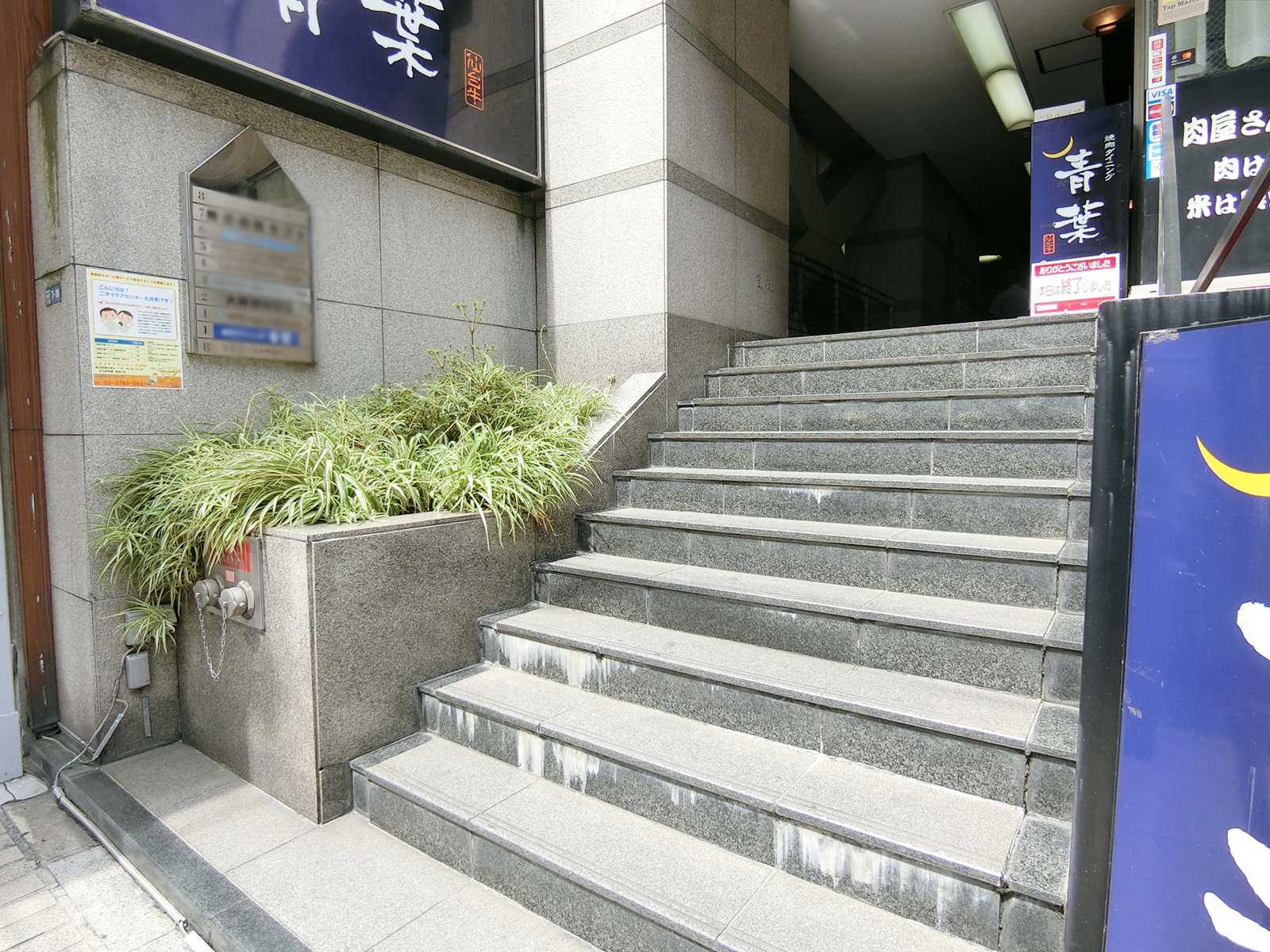 オフィスビル出入口