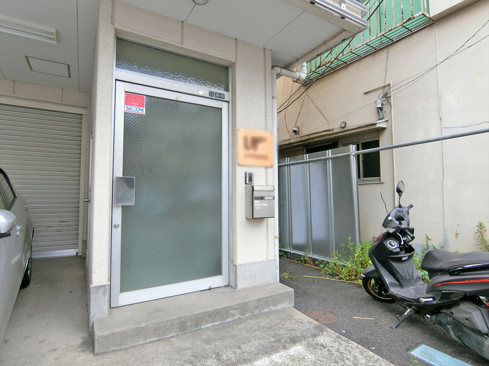 オフィスビル出入口