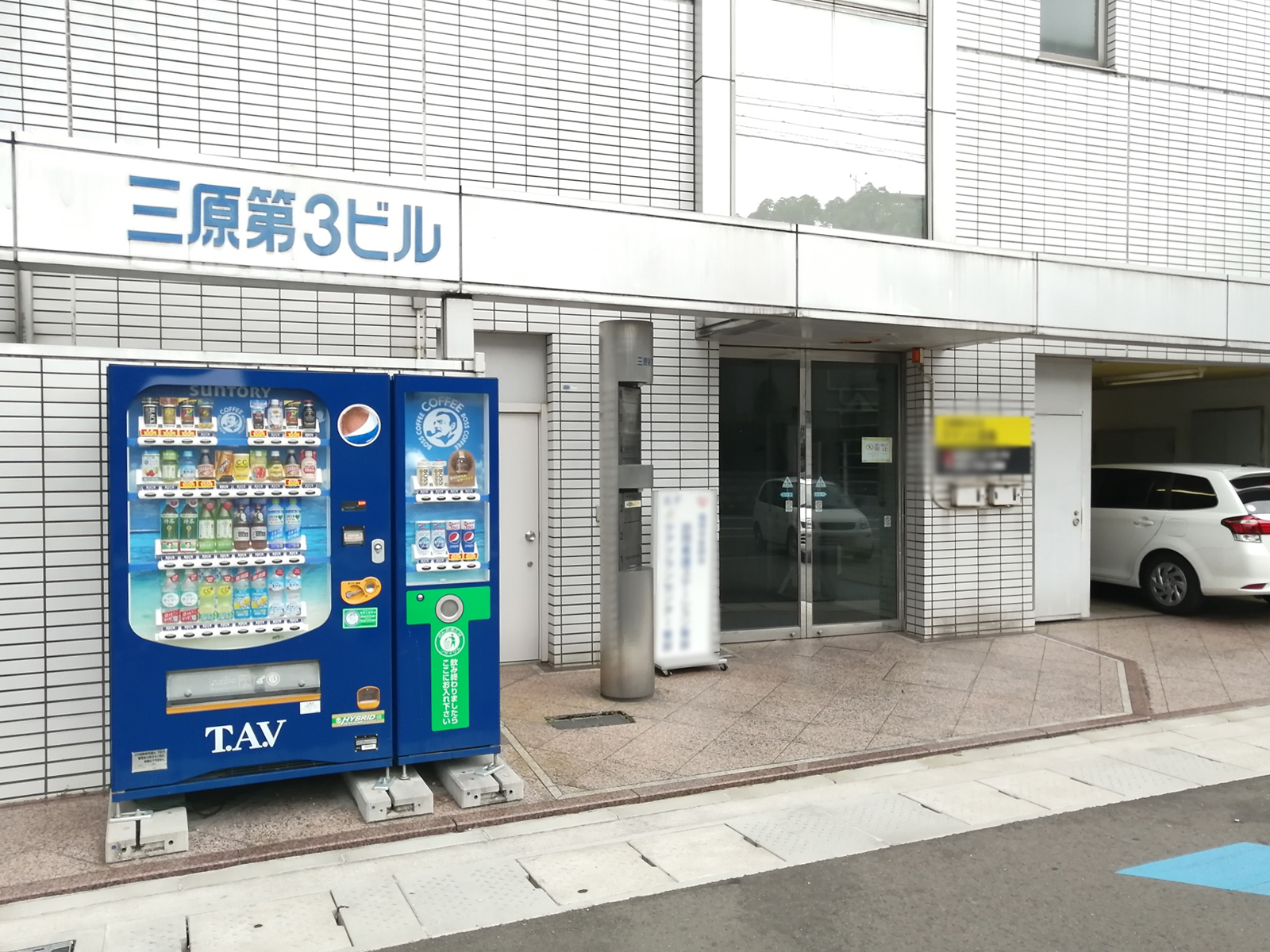 オフィスビル出入り口