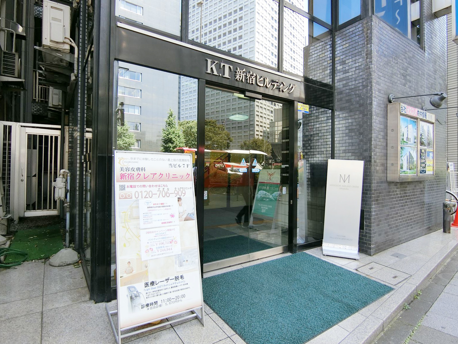 オフィスビル出入口
