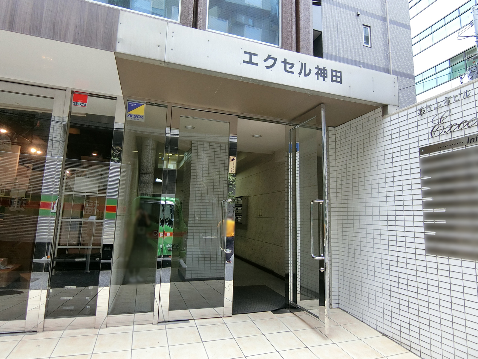 オフィスビル出入口