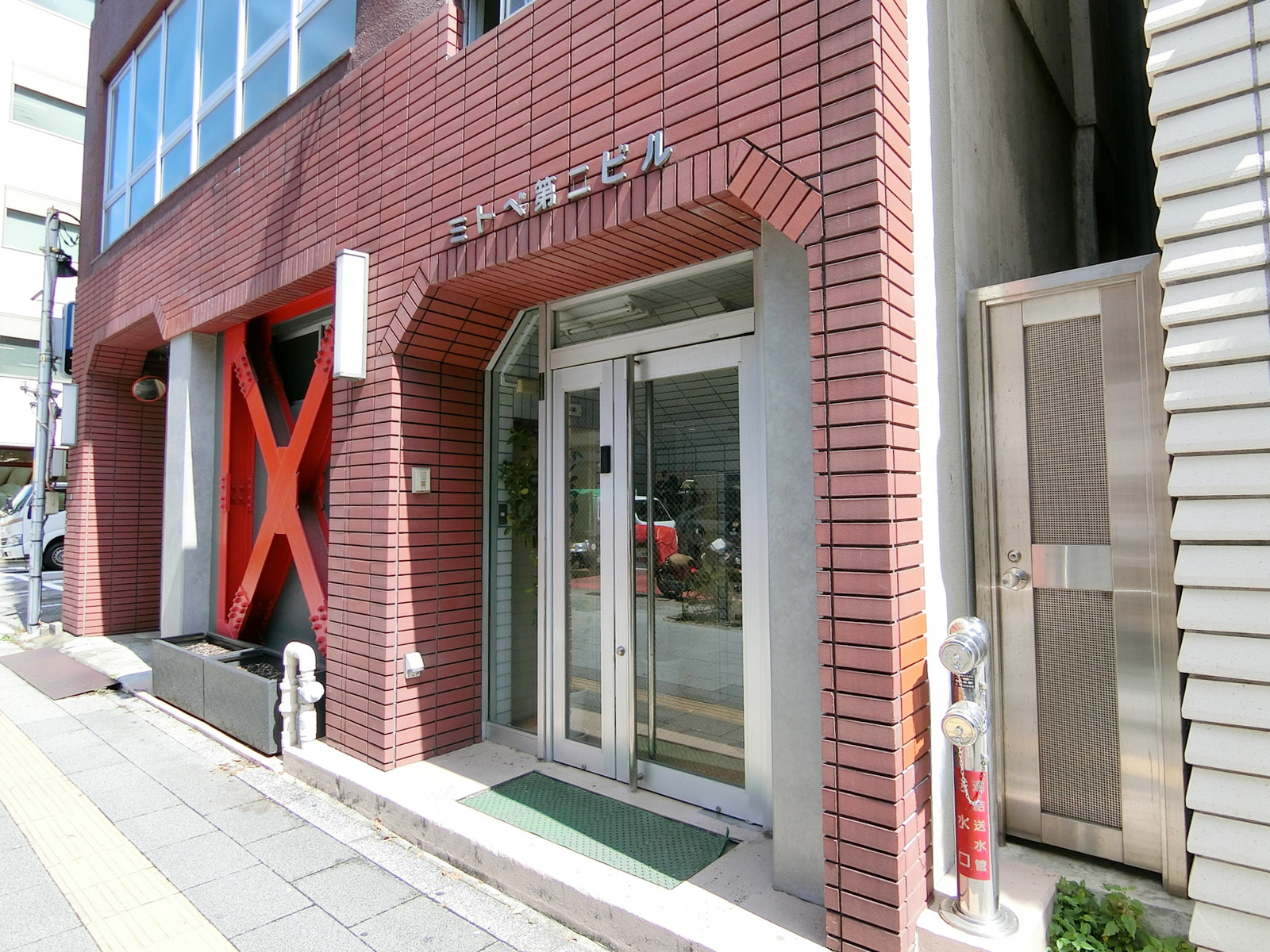 オフィスビル出入口