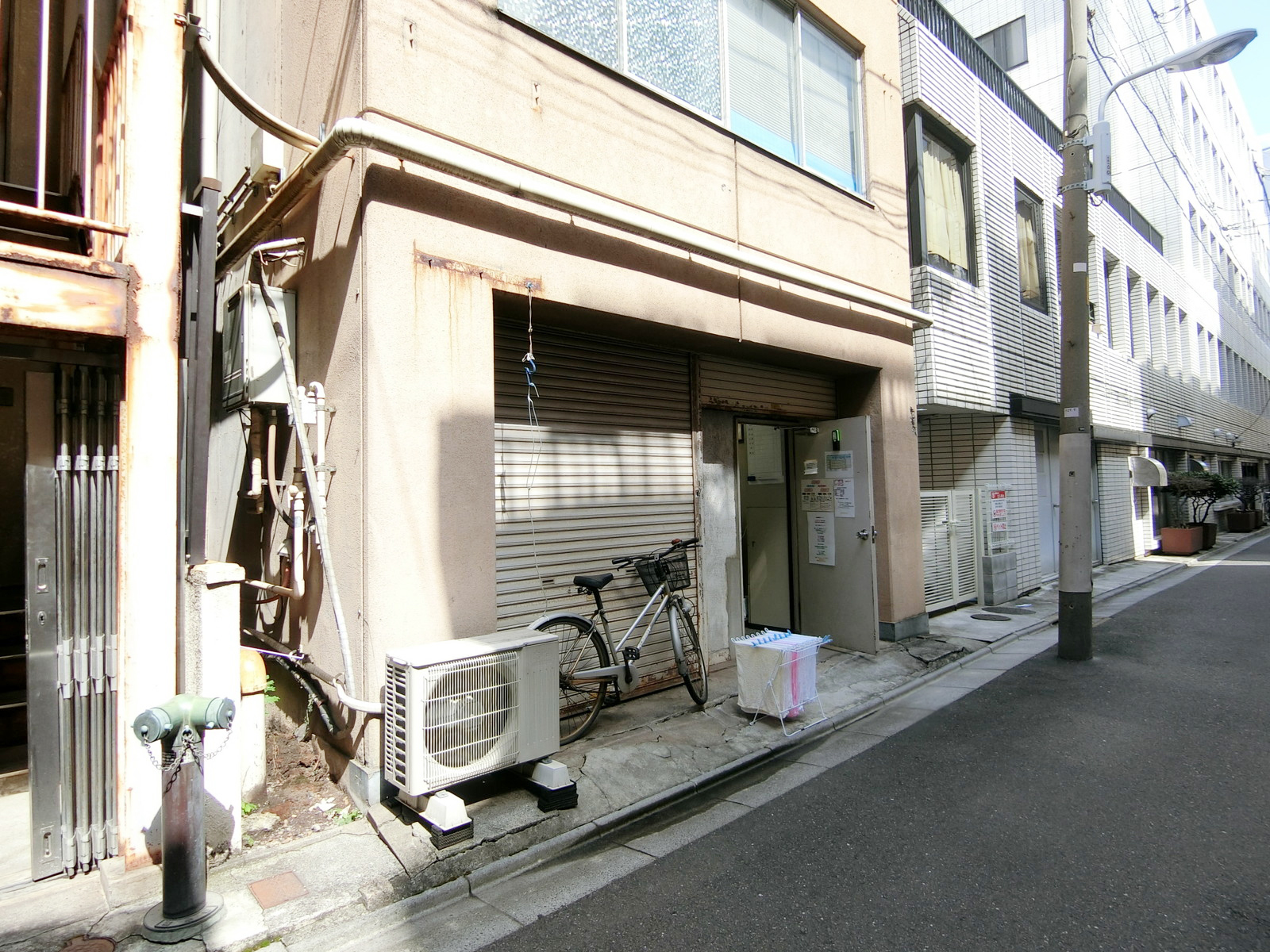 ビル裏の様子