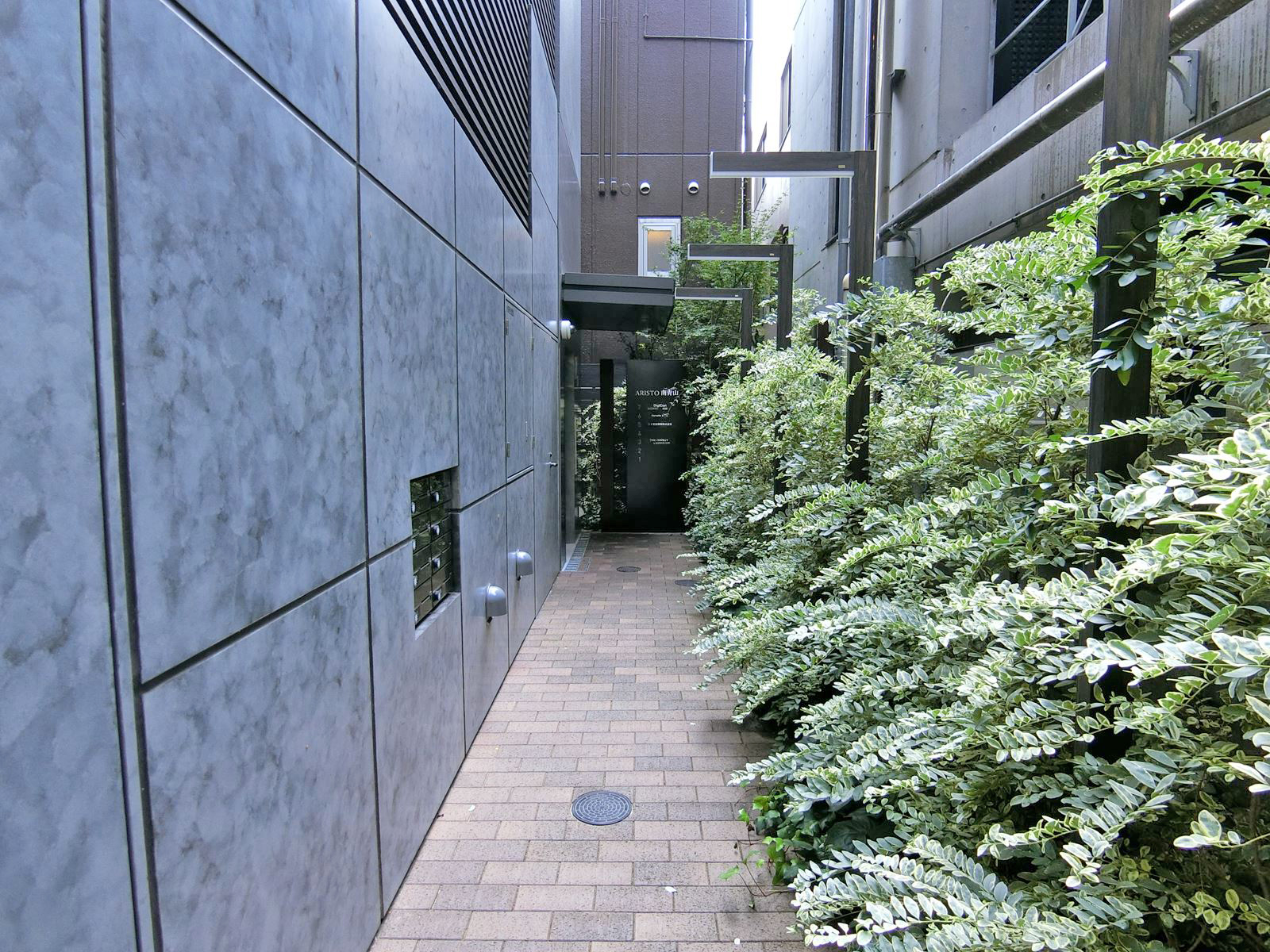 オフィスビル出入口