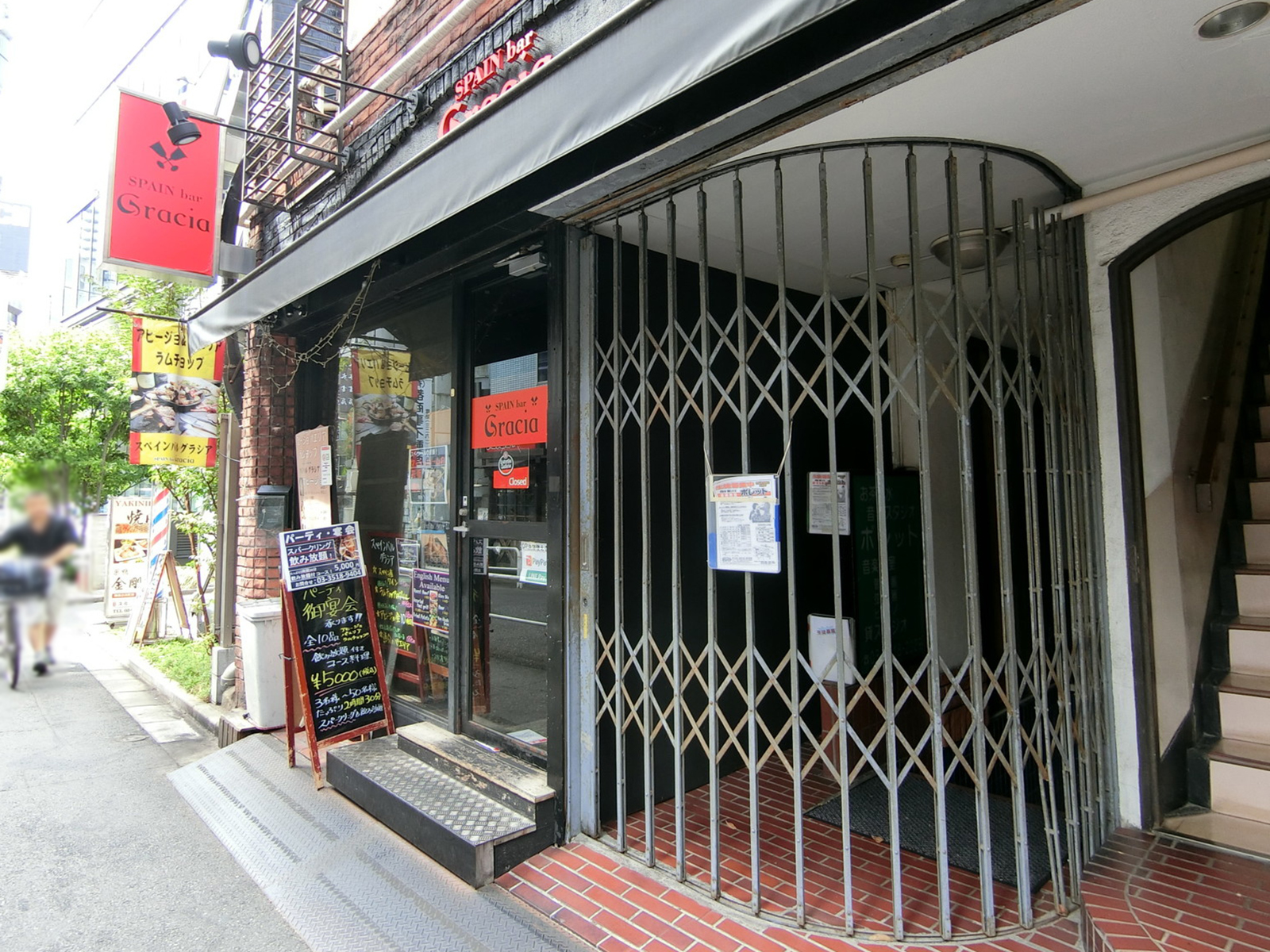 1階飲食店の様子