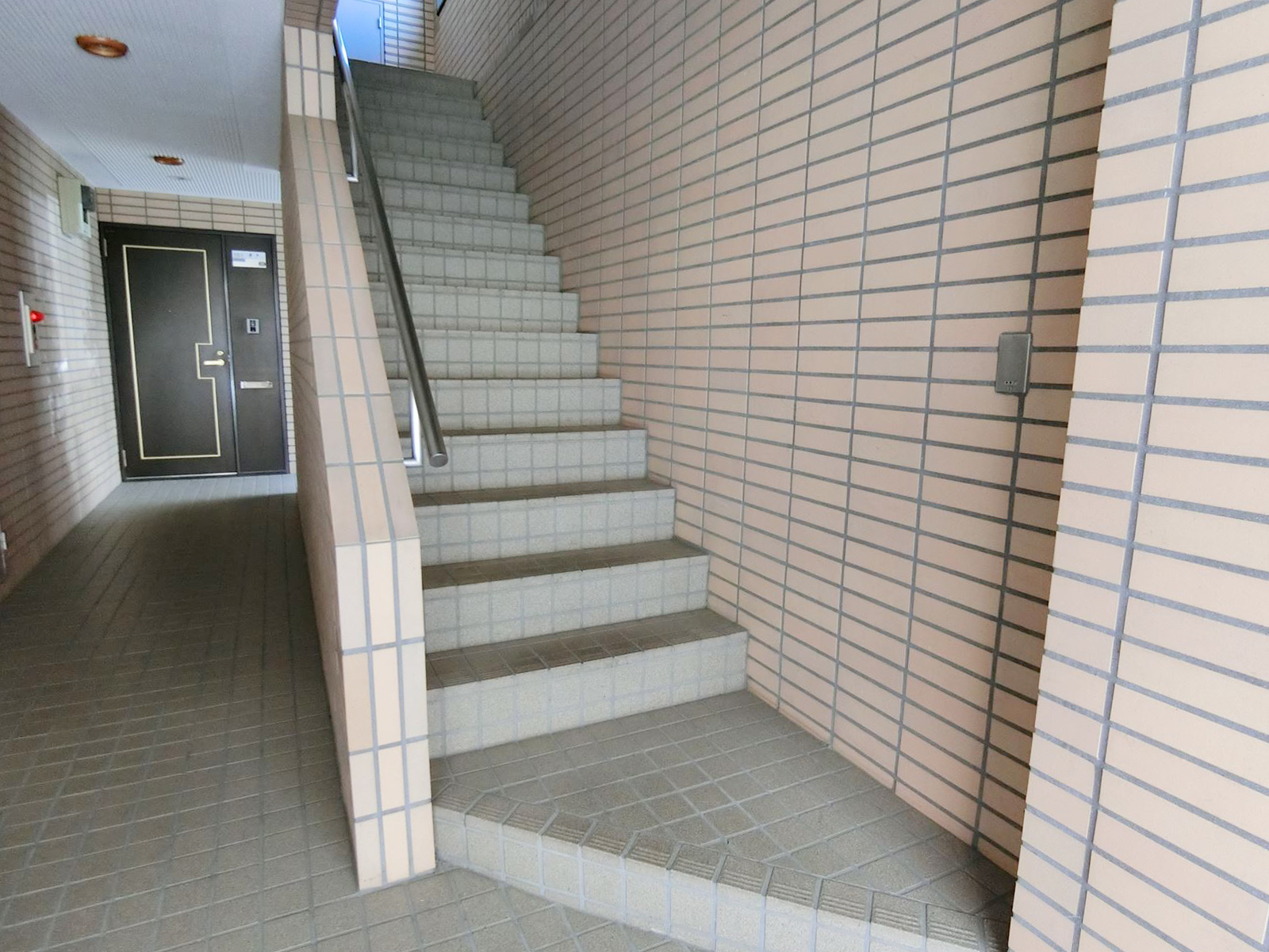 エントランス内部