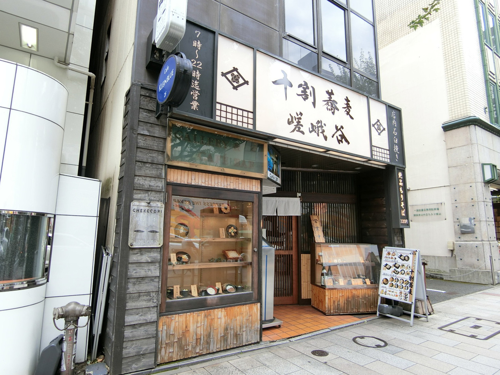 1階飲食店の様子