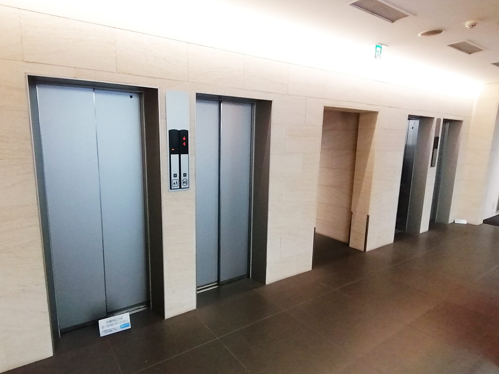 エレベーター(4基)