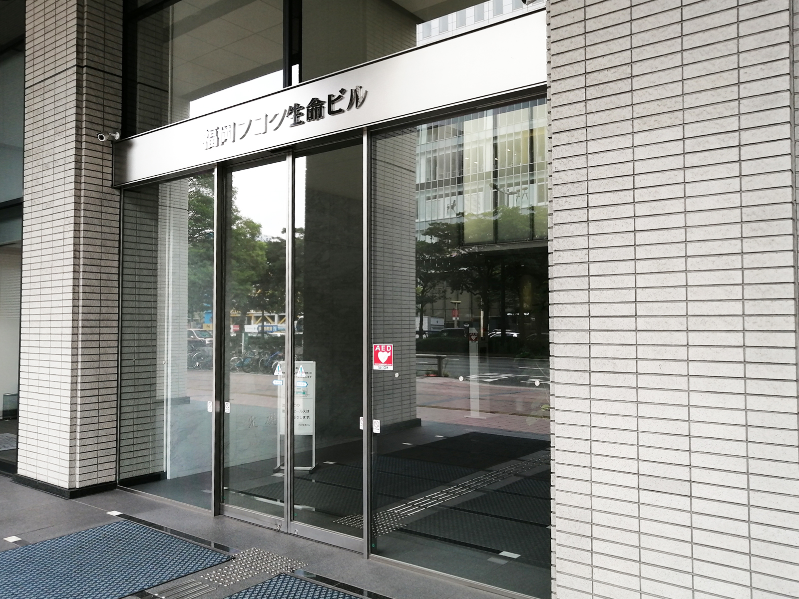オフィスビル出入口