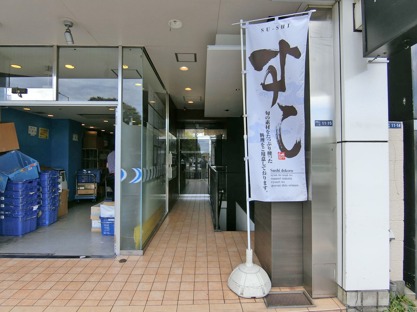 オフィスビル出入口
