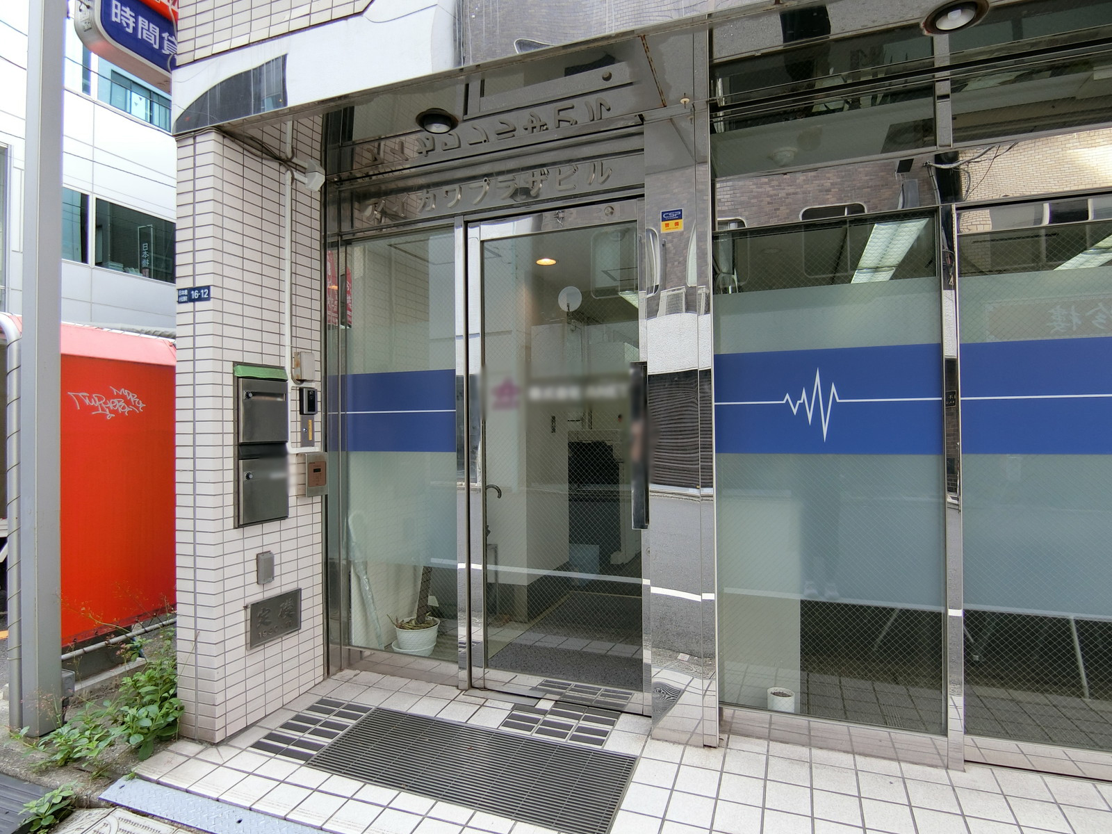 オフィスビル出入口