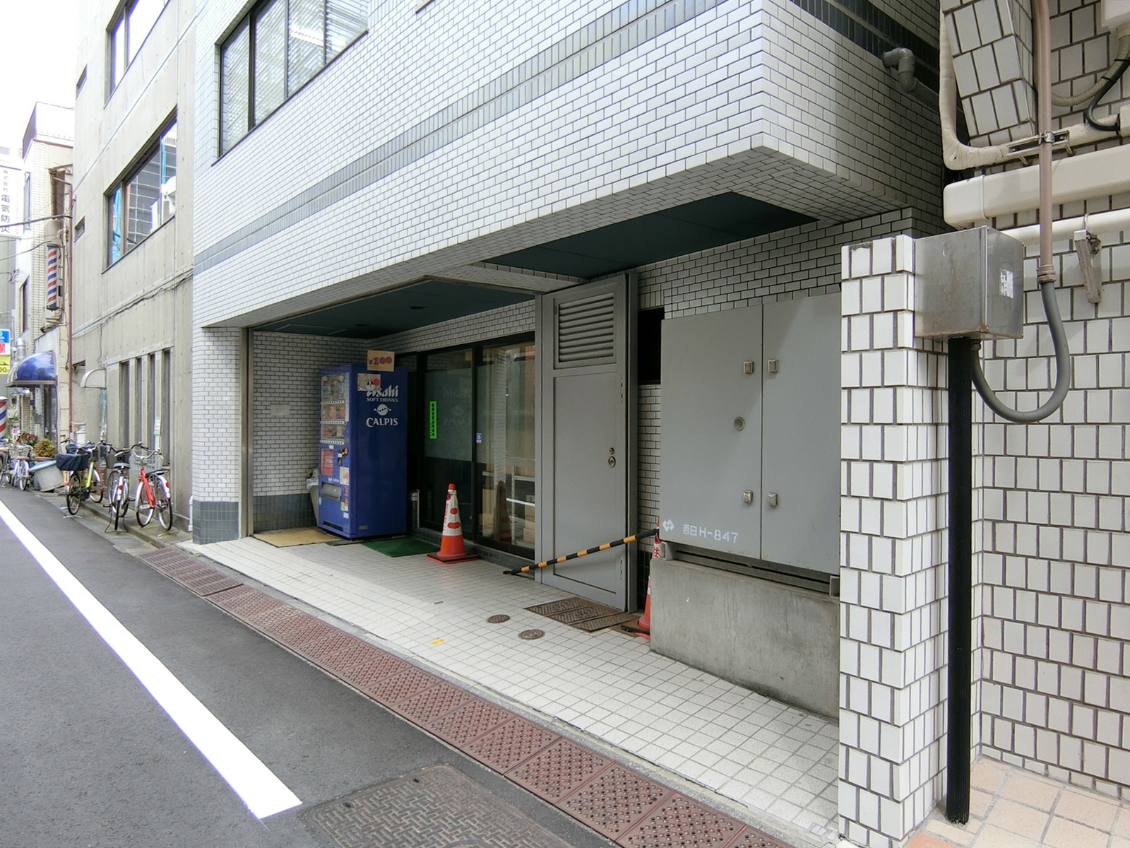 ビル裏の様子