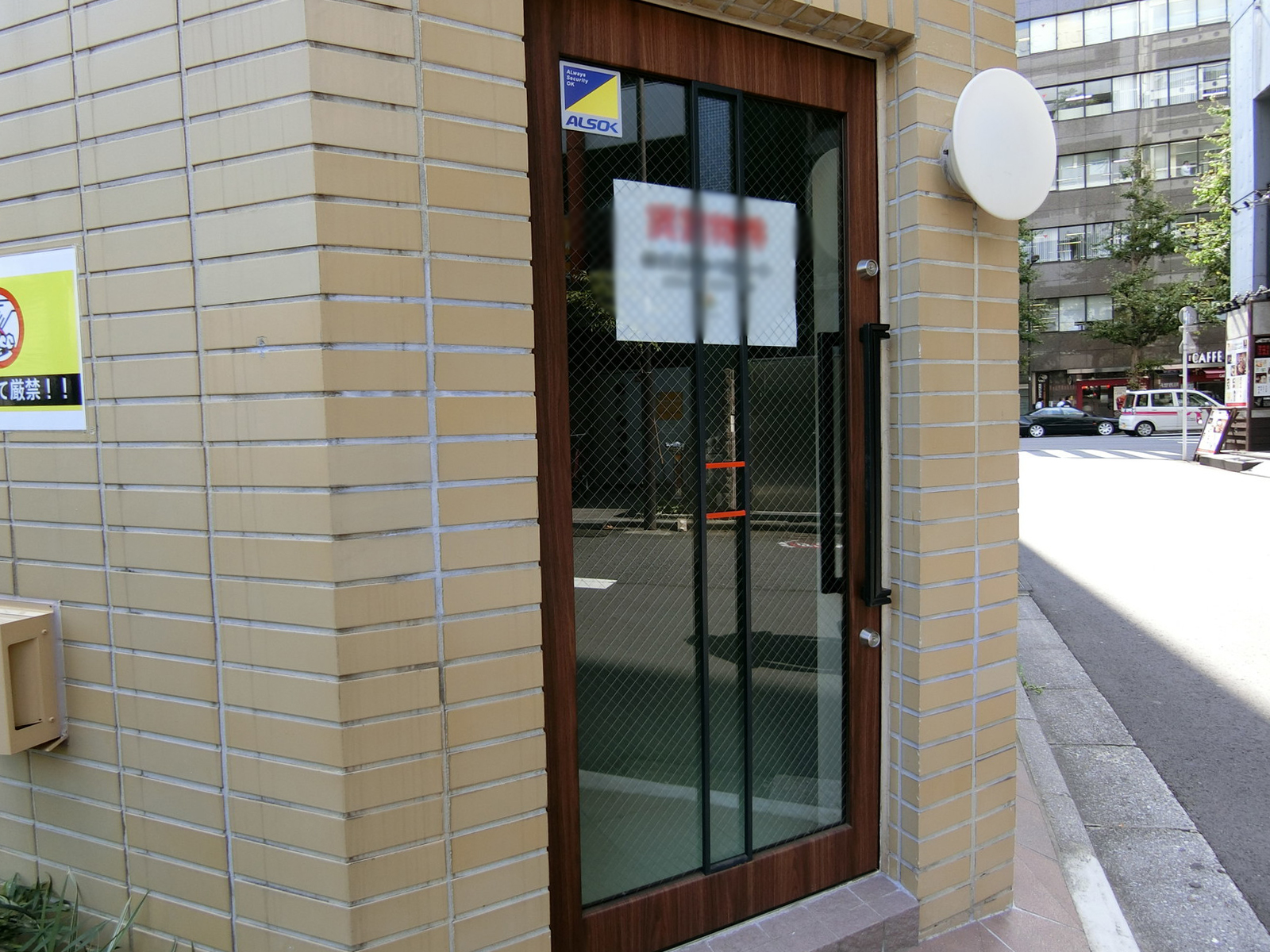 テナント出入口