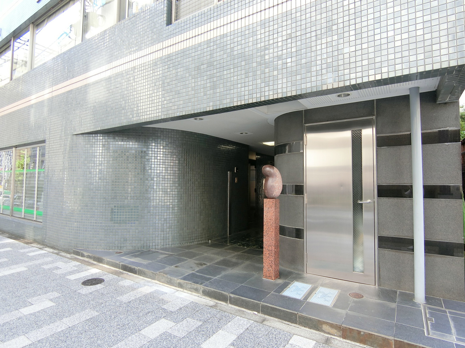 オフィスビル出入口