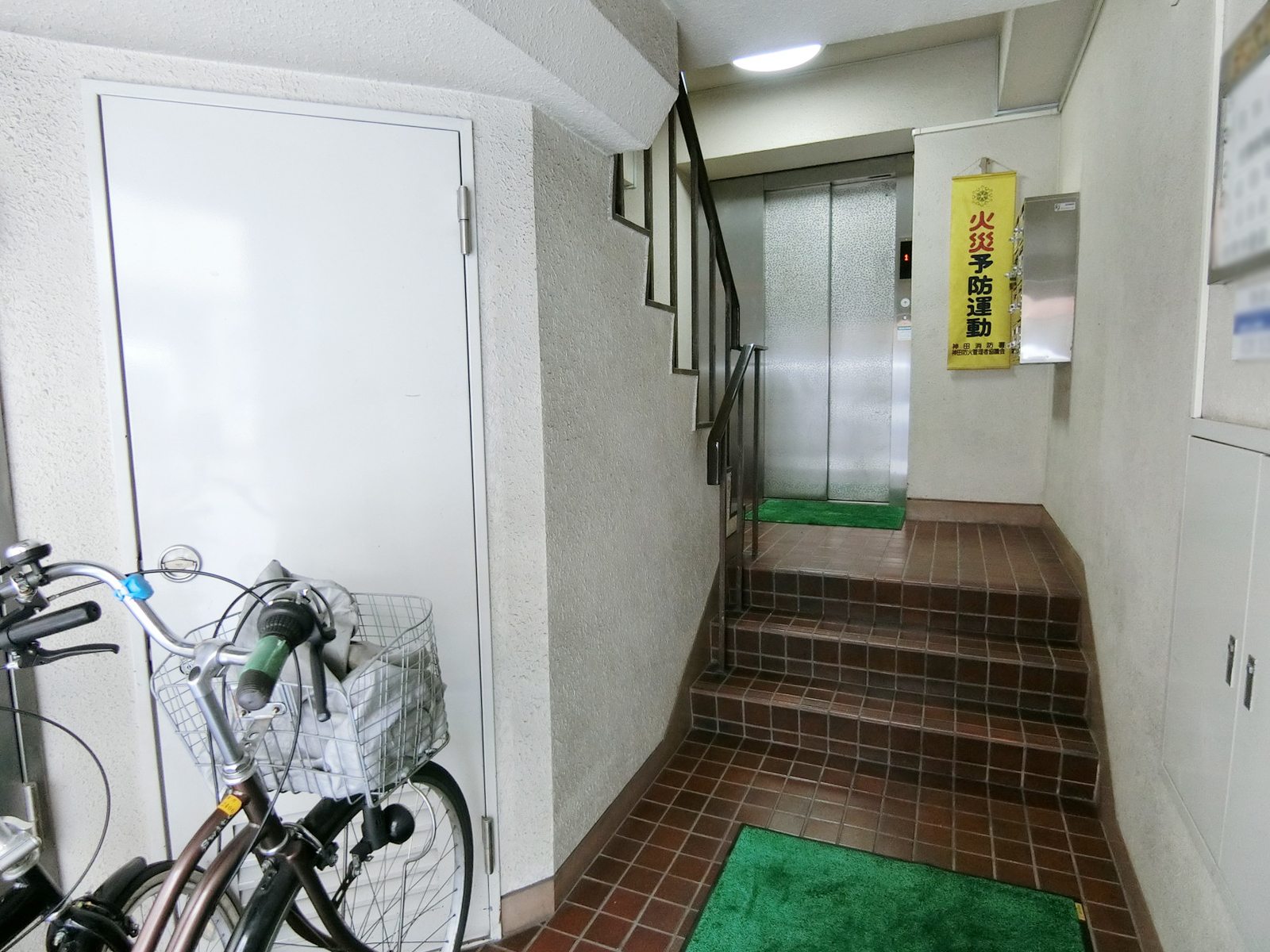 エントランス内部