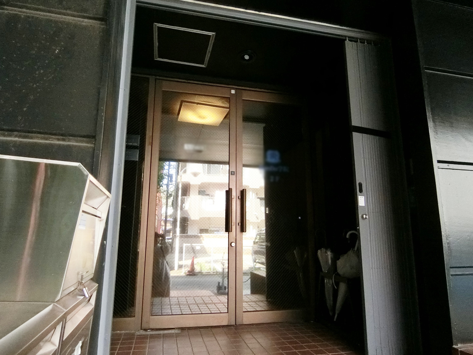 オフィスビル出入口