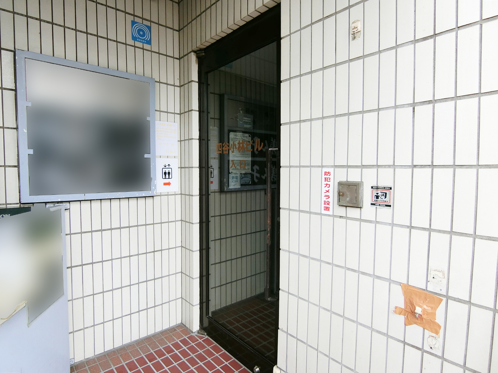 オフィスビル出入口