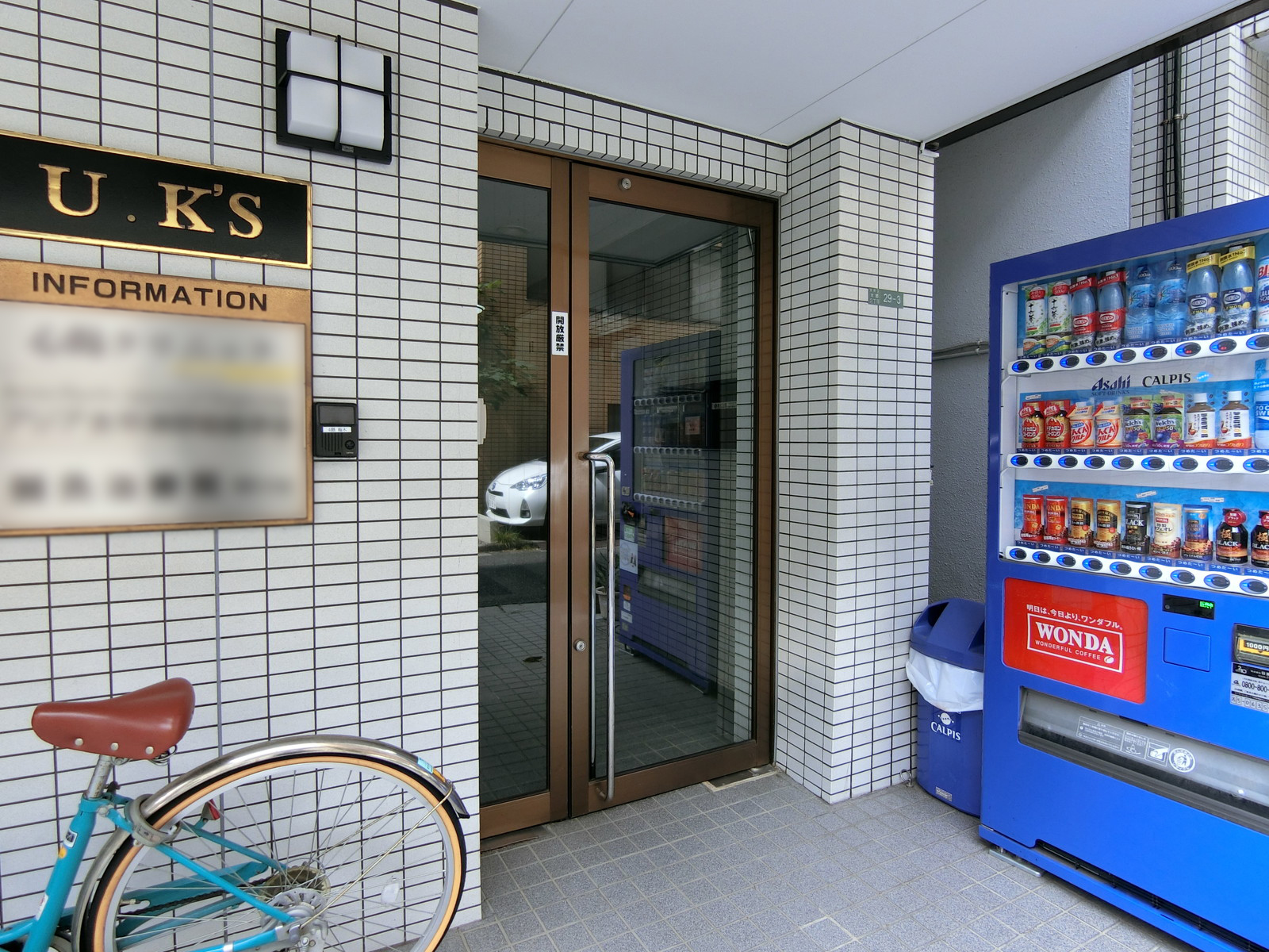 オフィスビル出入口