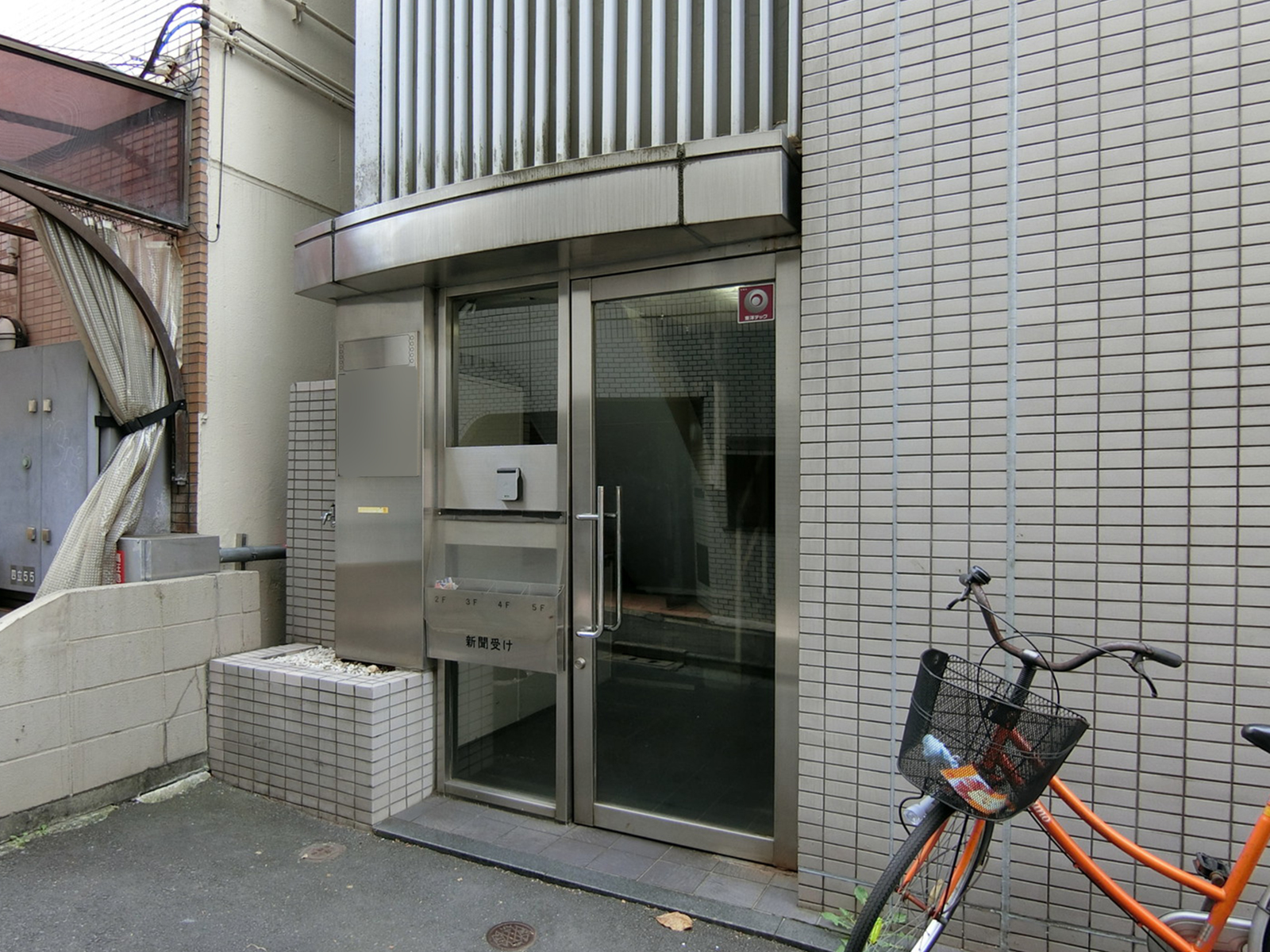 オフィスビル出入口