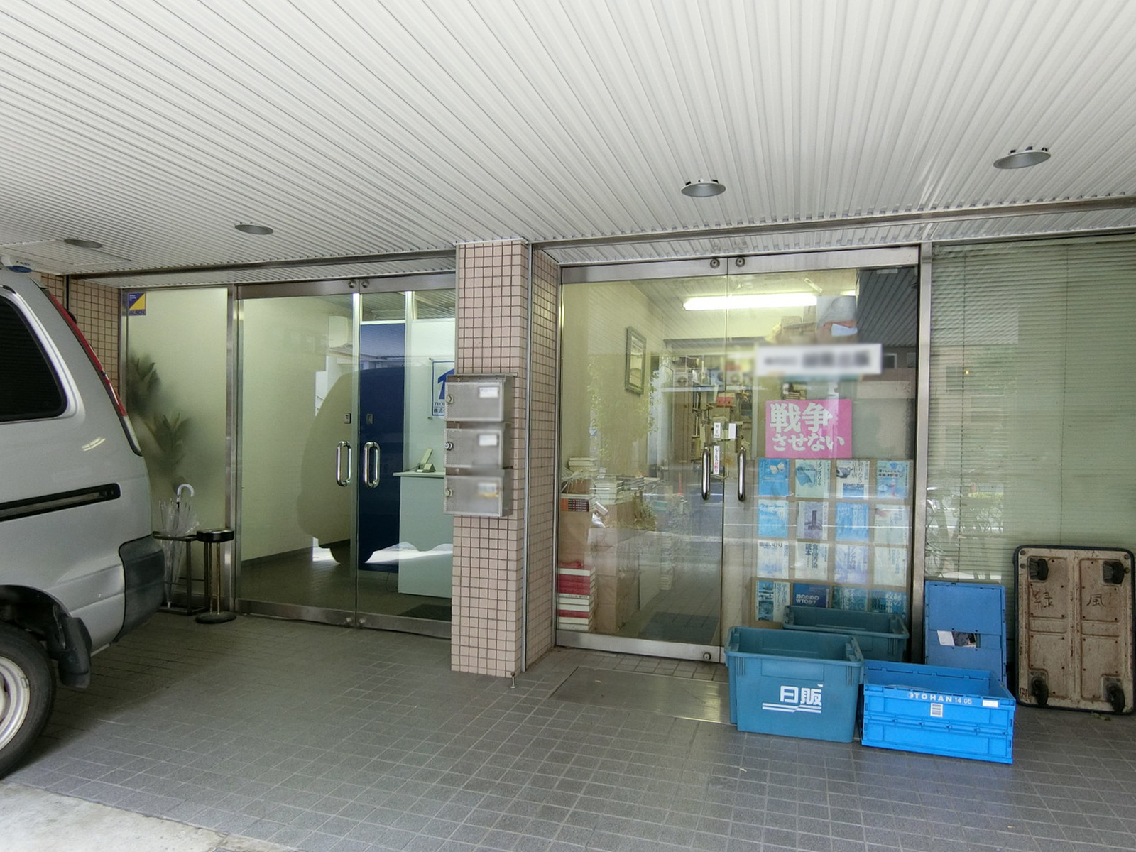 オフィスビル出入口