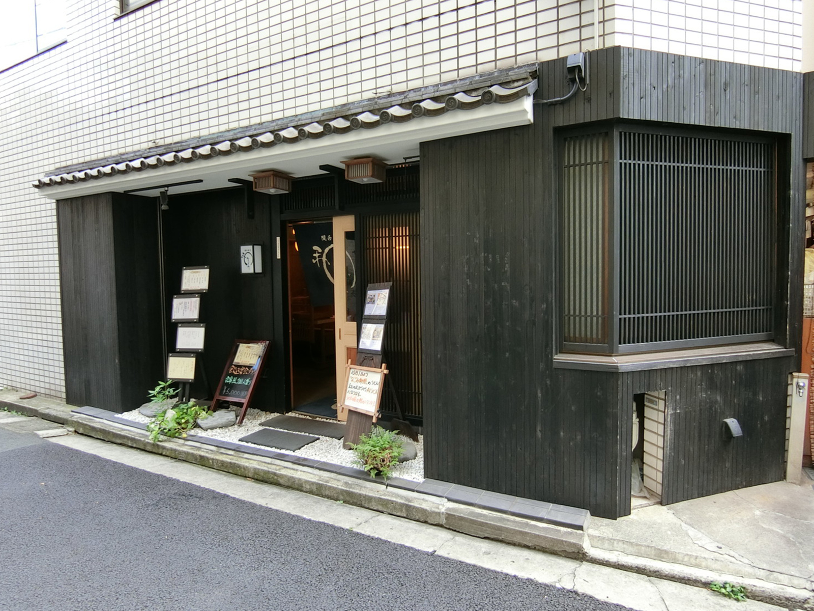 1階飲食店の様子