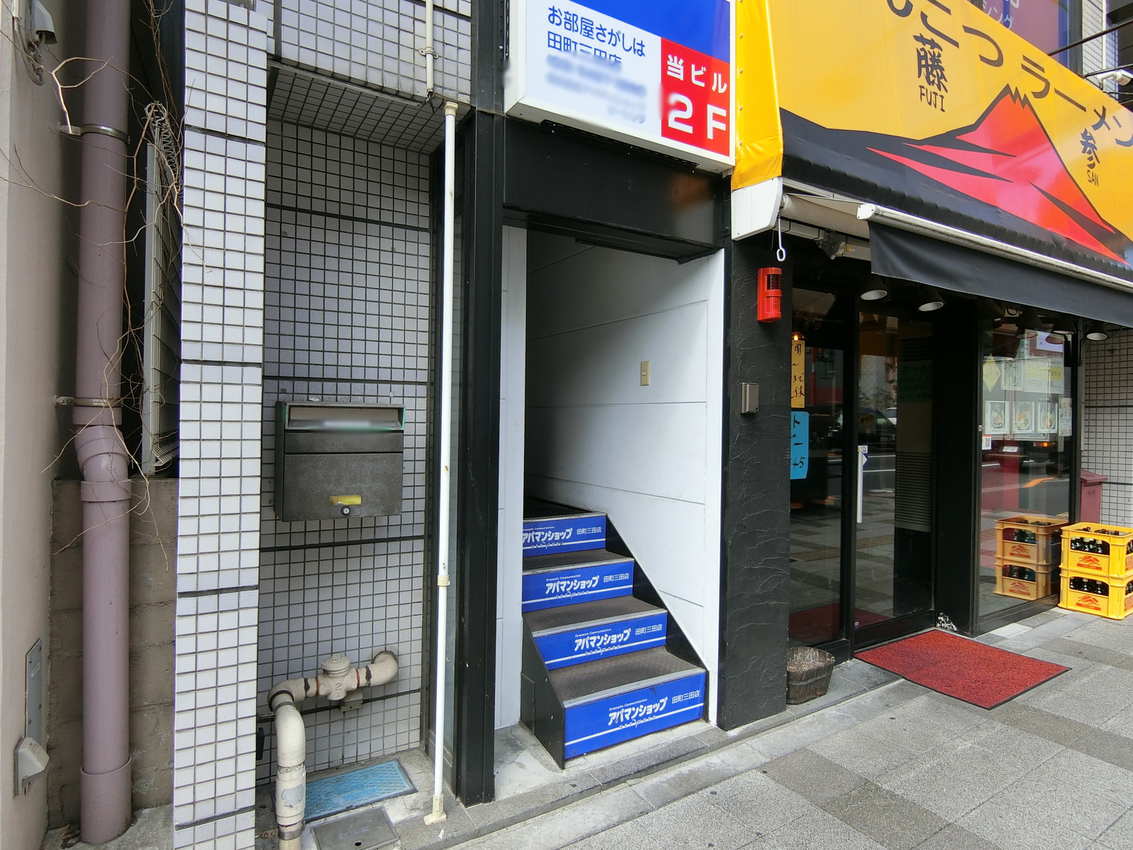 オフィスビル出入口