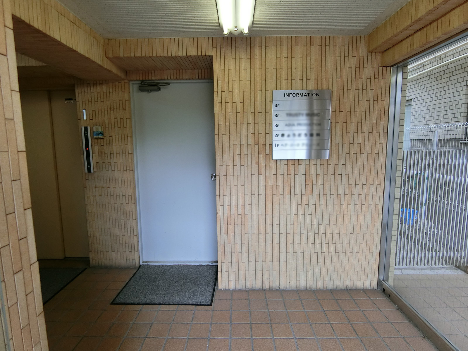 エントランスホール