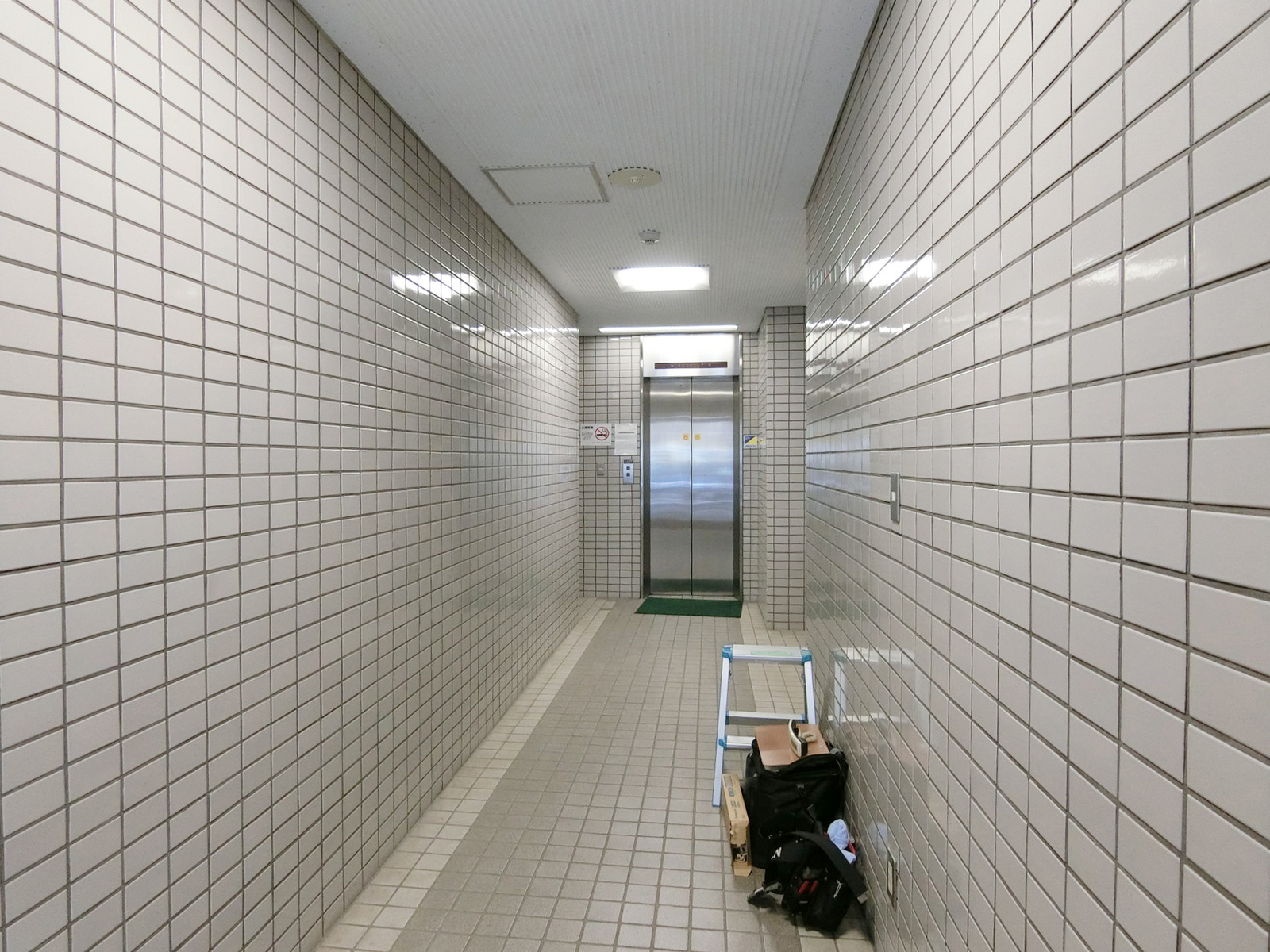 エントランス内部