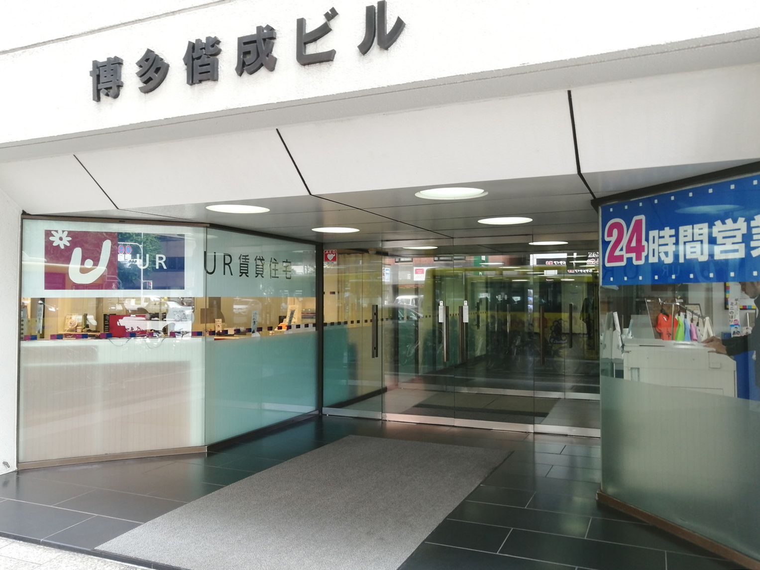 オフィスビル出入口