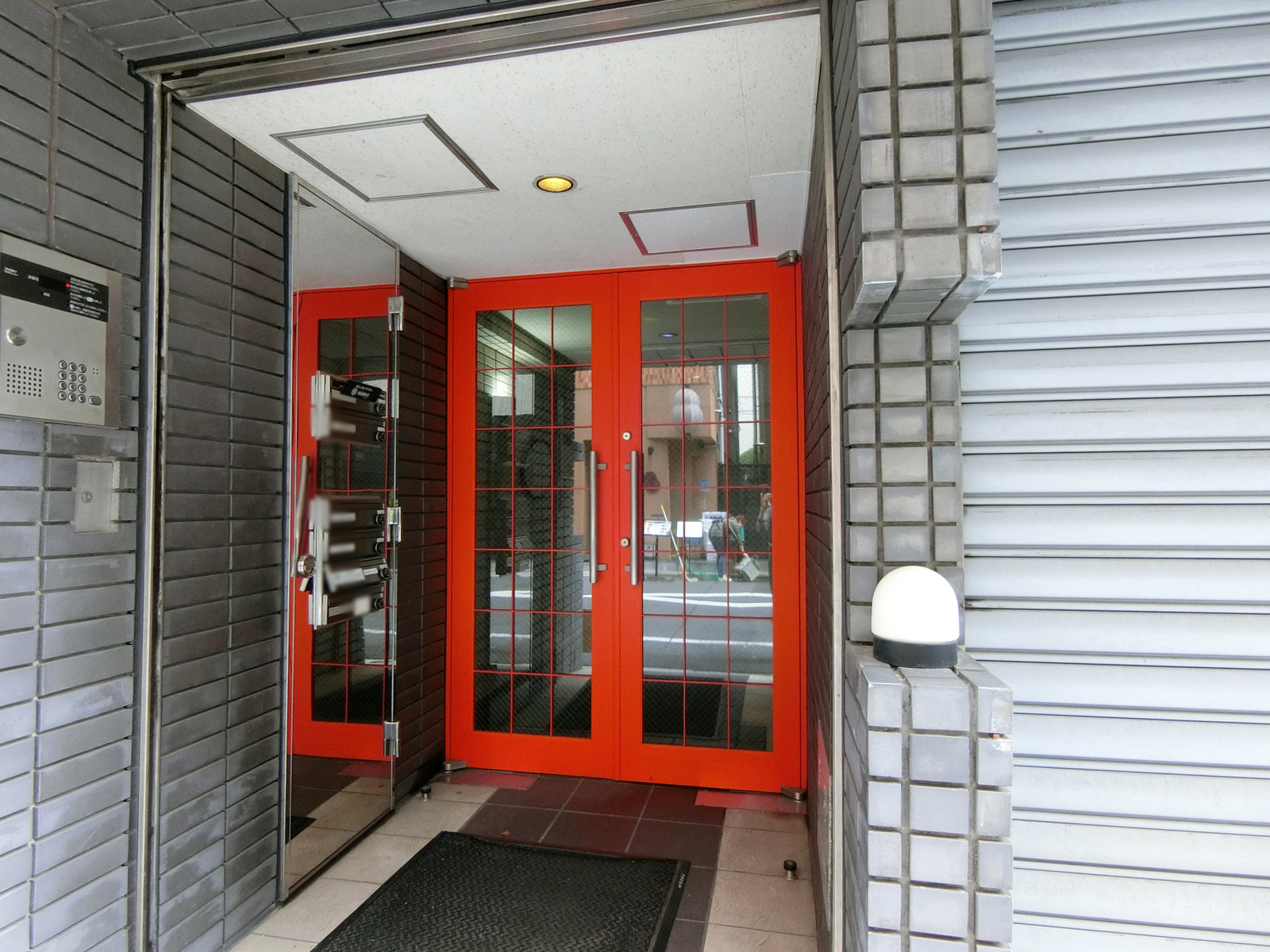 オフィスビル出入口