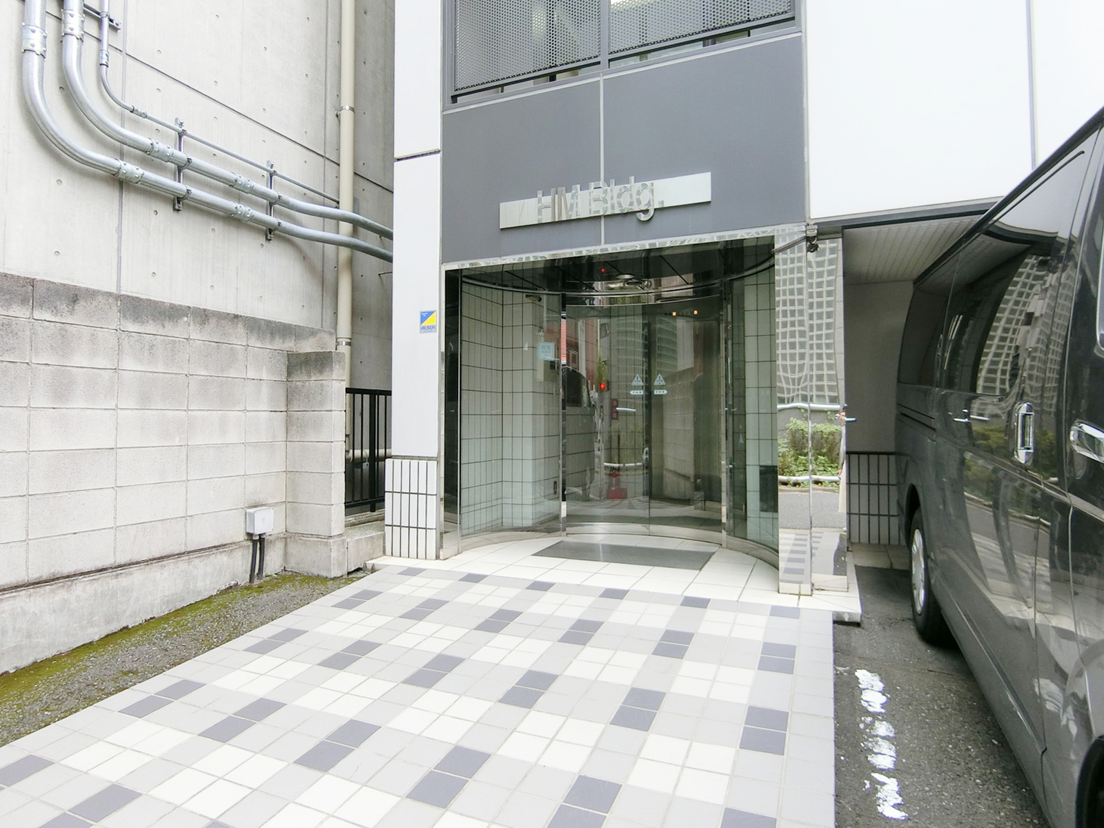 オフィスビル出入口